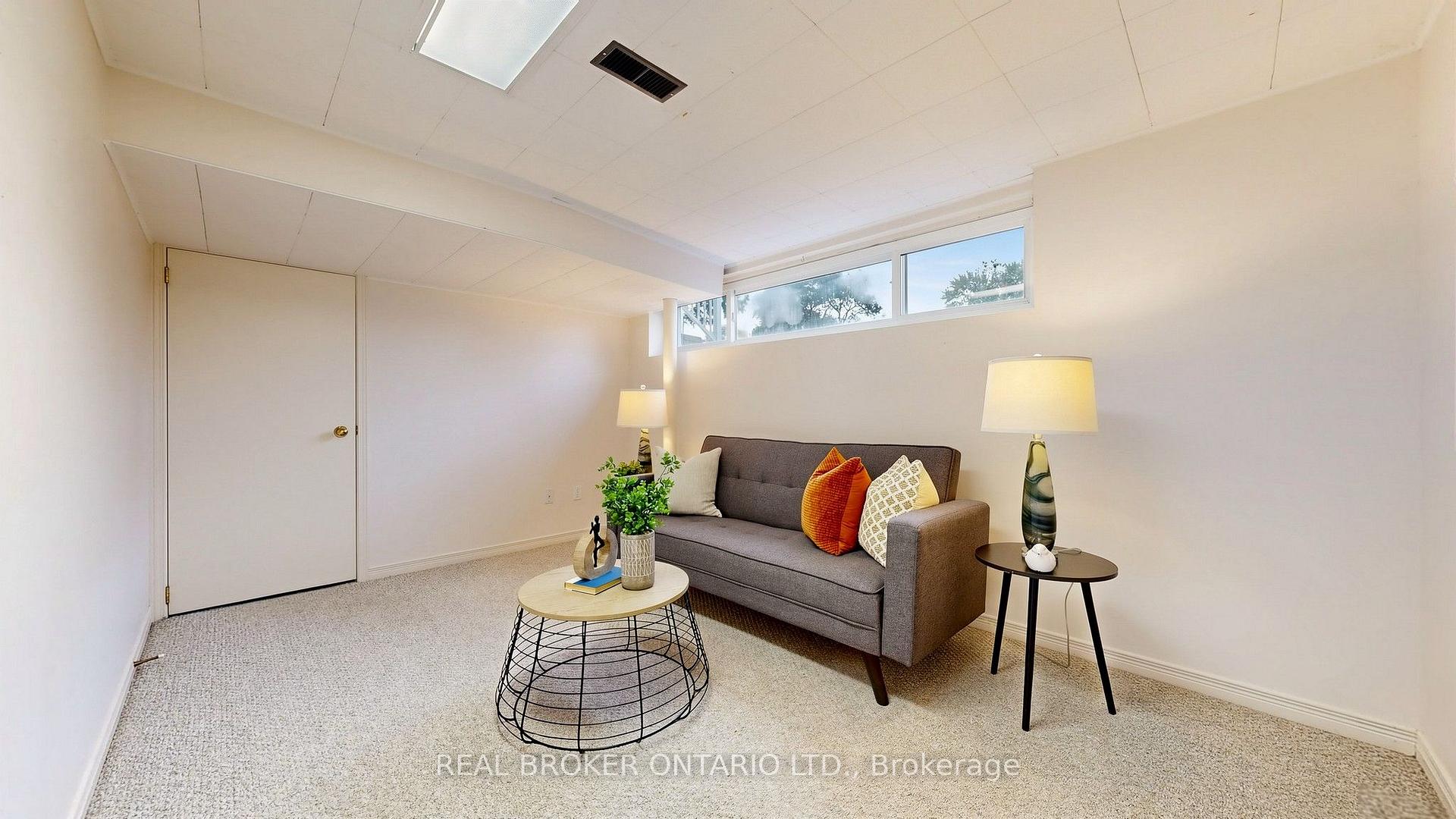Photo 35 of 32 Cairnside Crescent, North York, Pleasant View — HOMEH