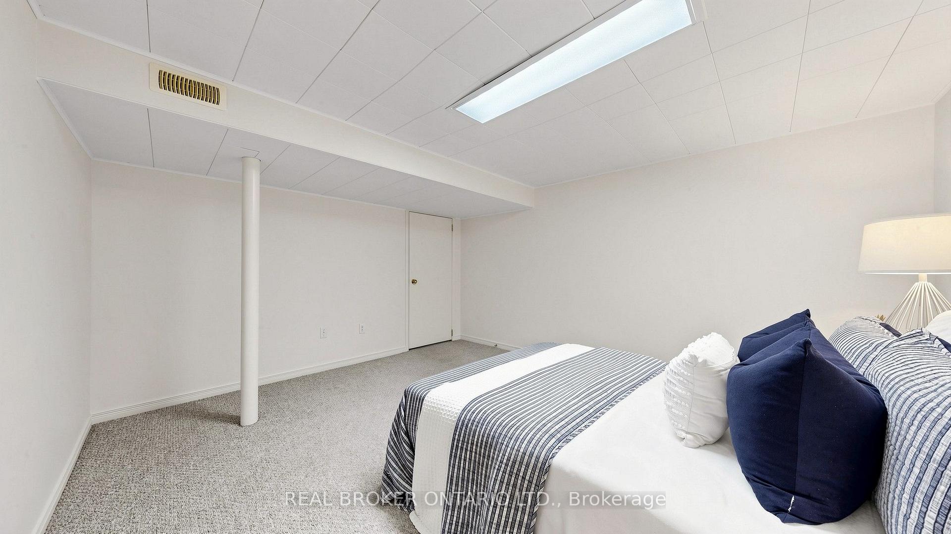 Photo 38 of 32 Cairnside Crescent, North York, Pleasant View — HOMEH