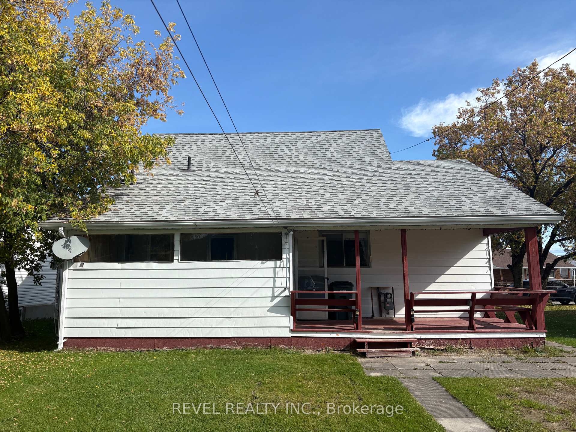 Photo 2 of 107 Fifteenth Avenue, Cochrane — HOMEH
