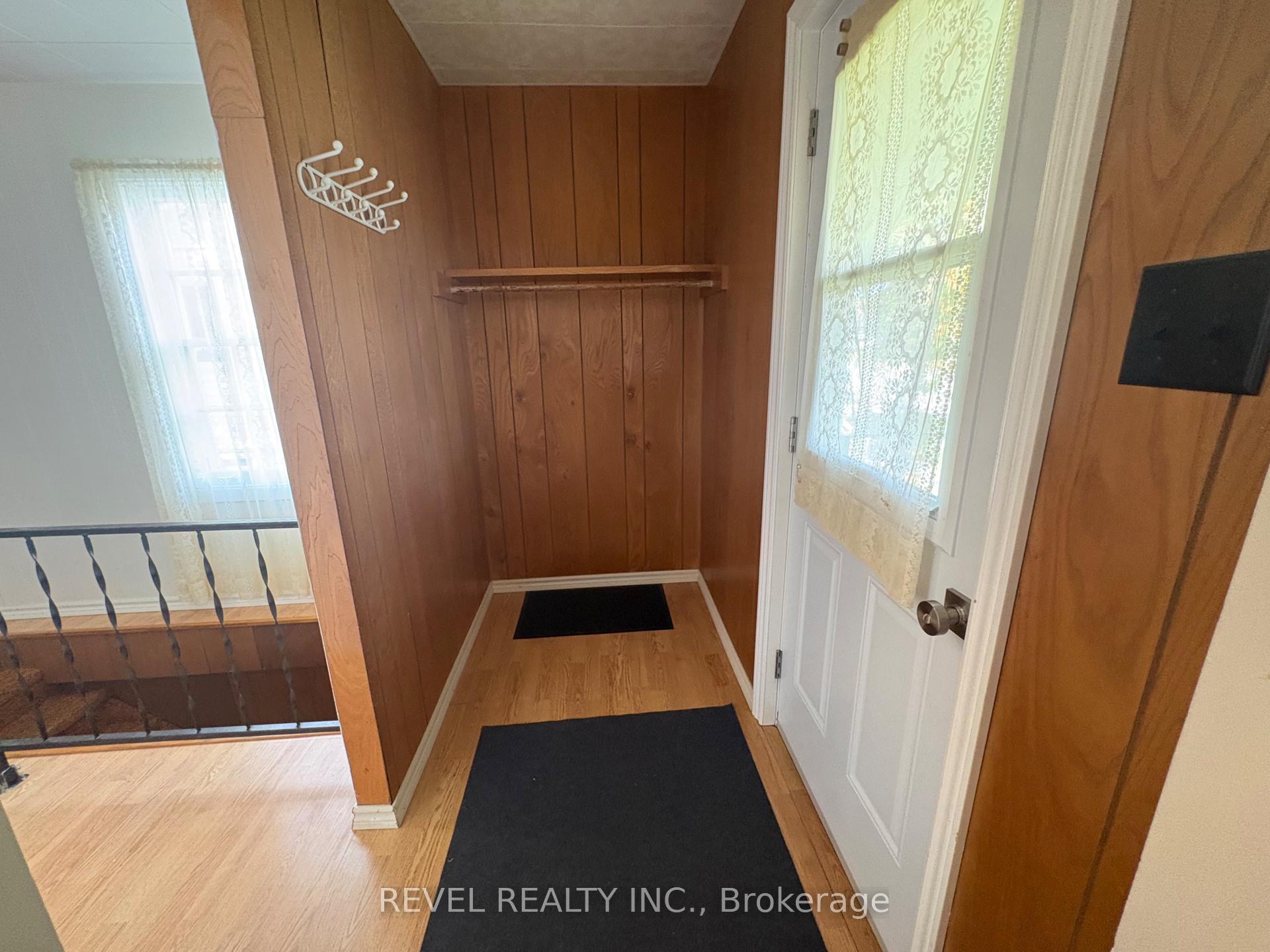 Photo 7 of 107 Fifteenth Avenue, Cochrane — HOMEH