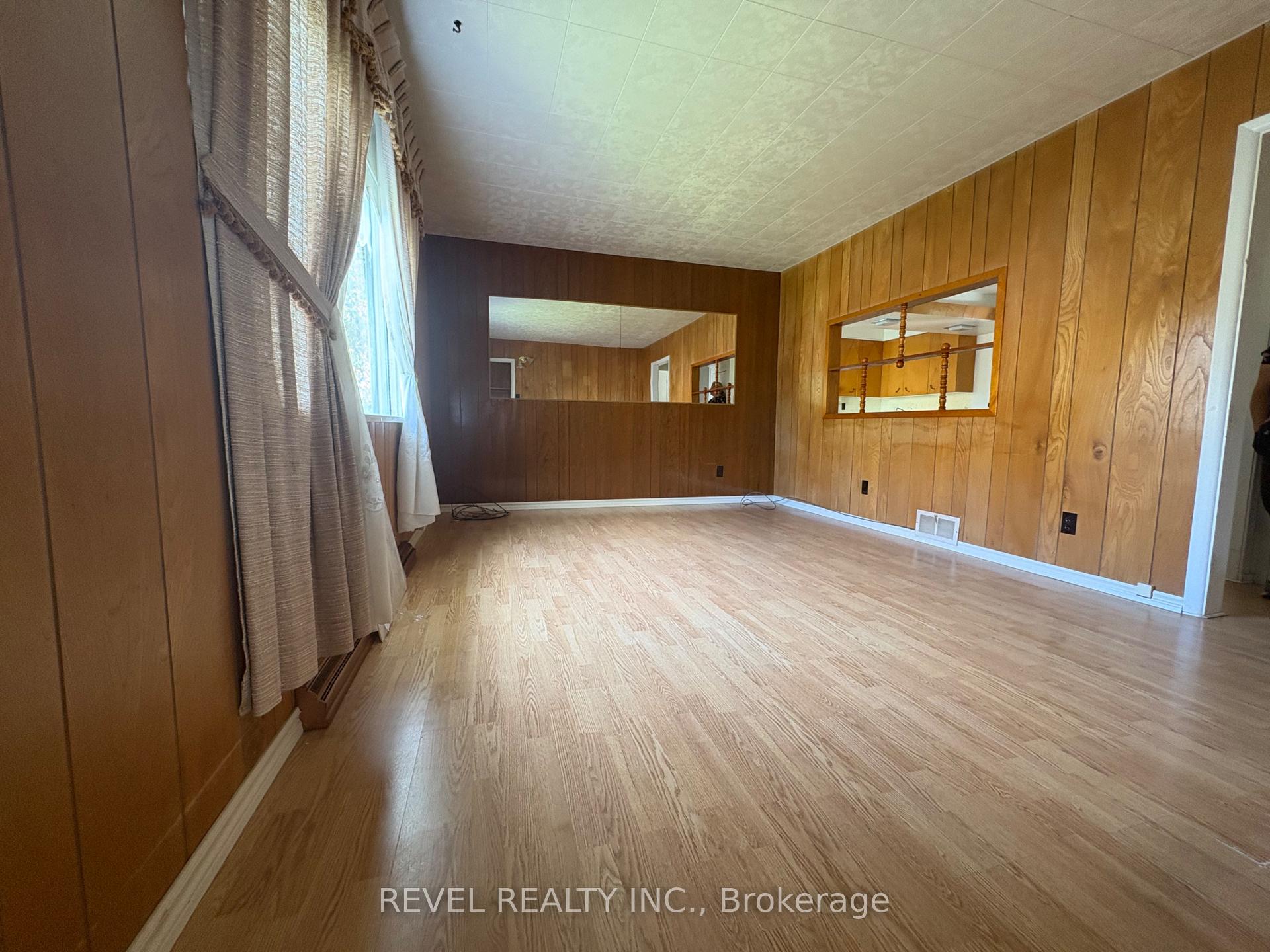 Photo 8 of 107 Fifteenth Avenue, Cochrane — HOMEH