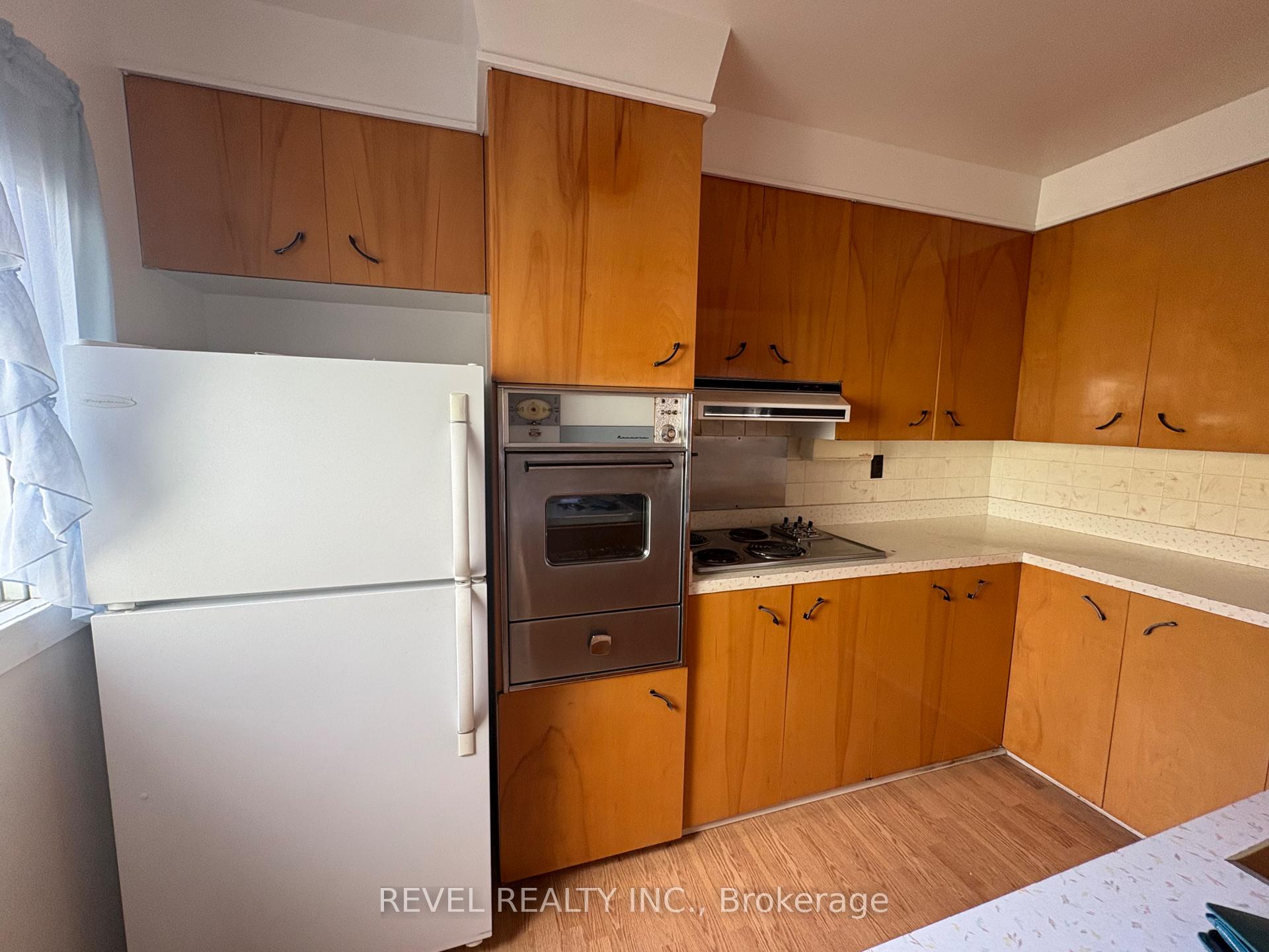 Photo 11 of 107 Fifteenth Avenue, Cochrane — HOMEH