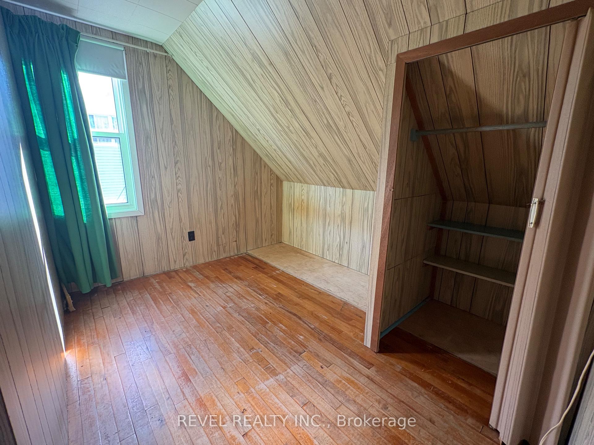 Photo 16 of 107 Fifteenth Avenue, Cochrane — HOMEH