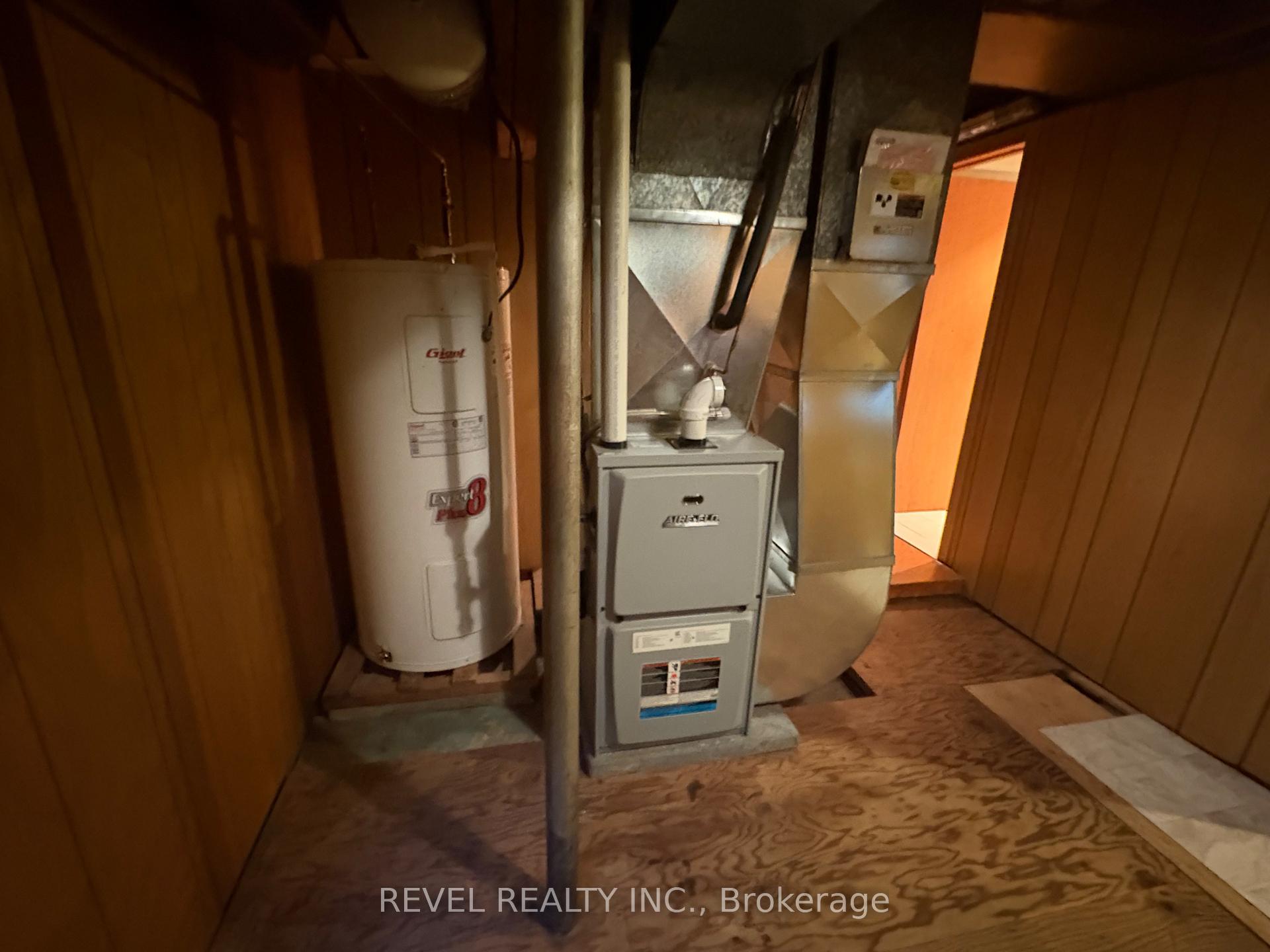 Photo 21 of 107 Fifteenth Avenue, Cochrane — HOMEH