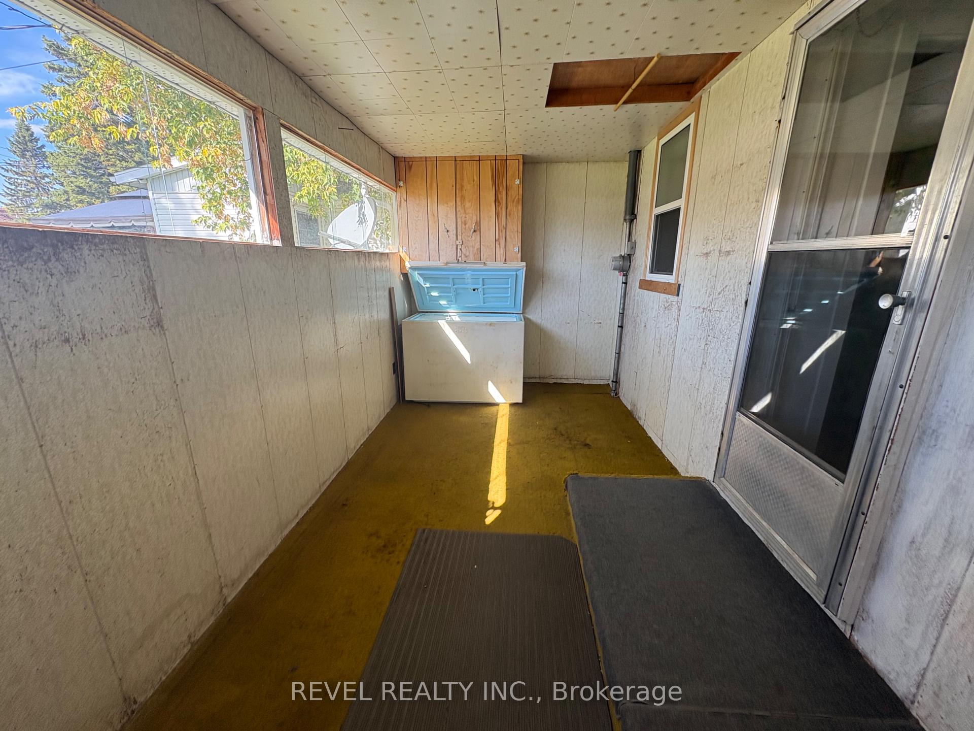 Photo 24 of 107 Fifteenth Avenue, Cochrane — HOMEH