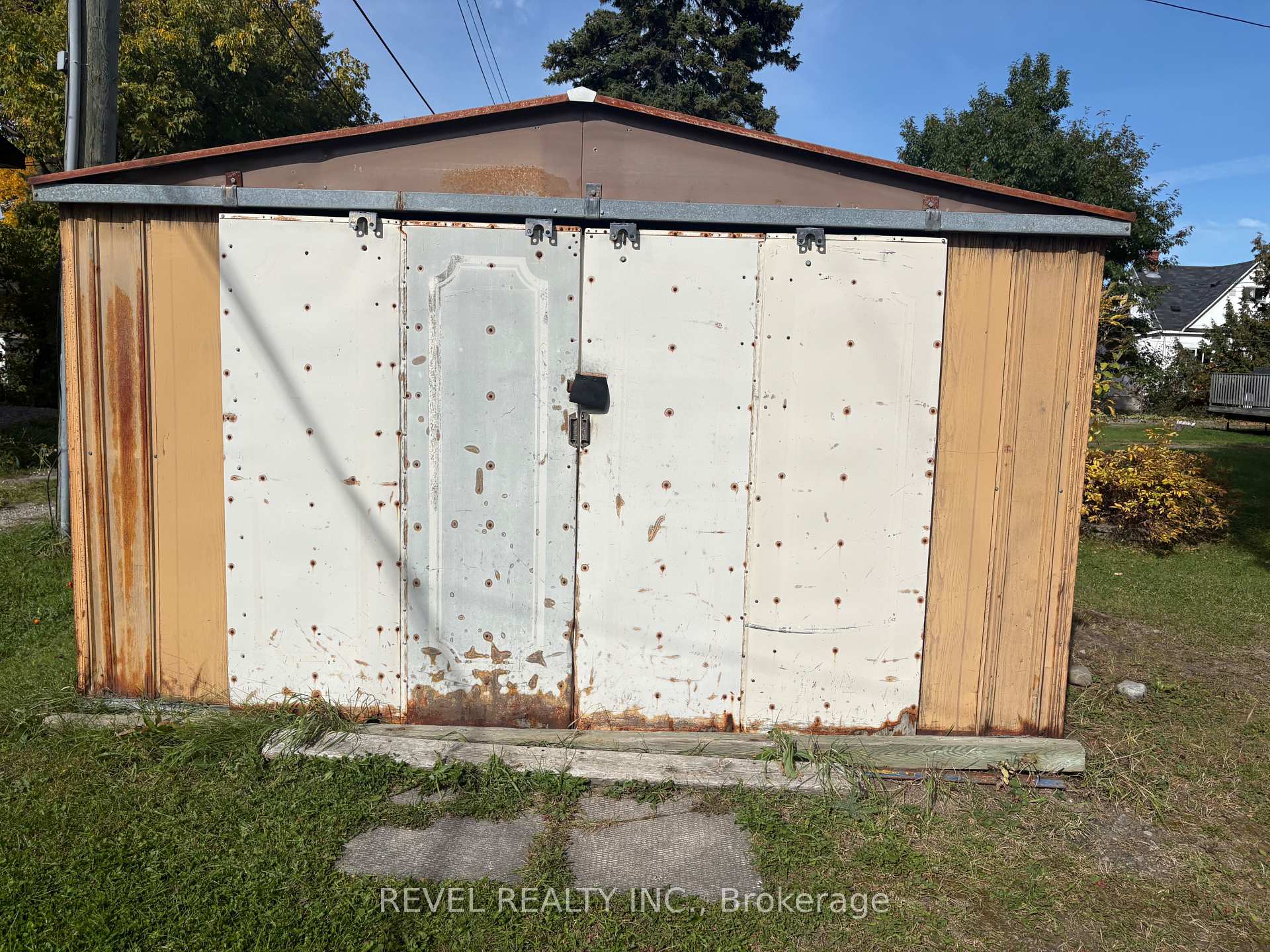 Photo 27 of 107 Fifteenth Avenue, Cochrane — HOMEH