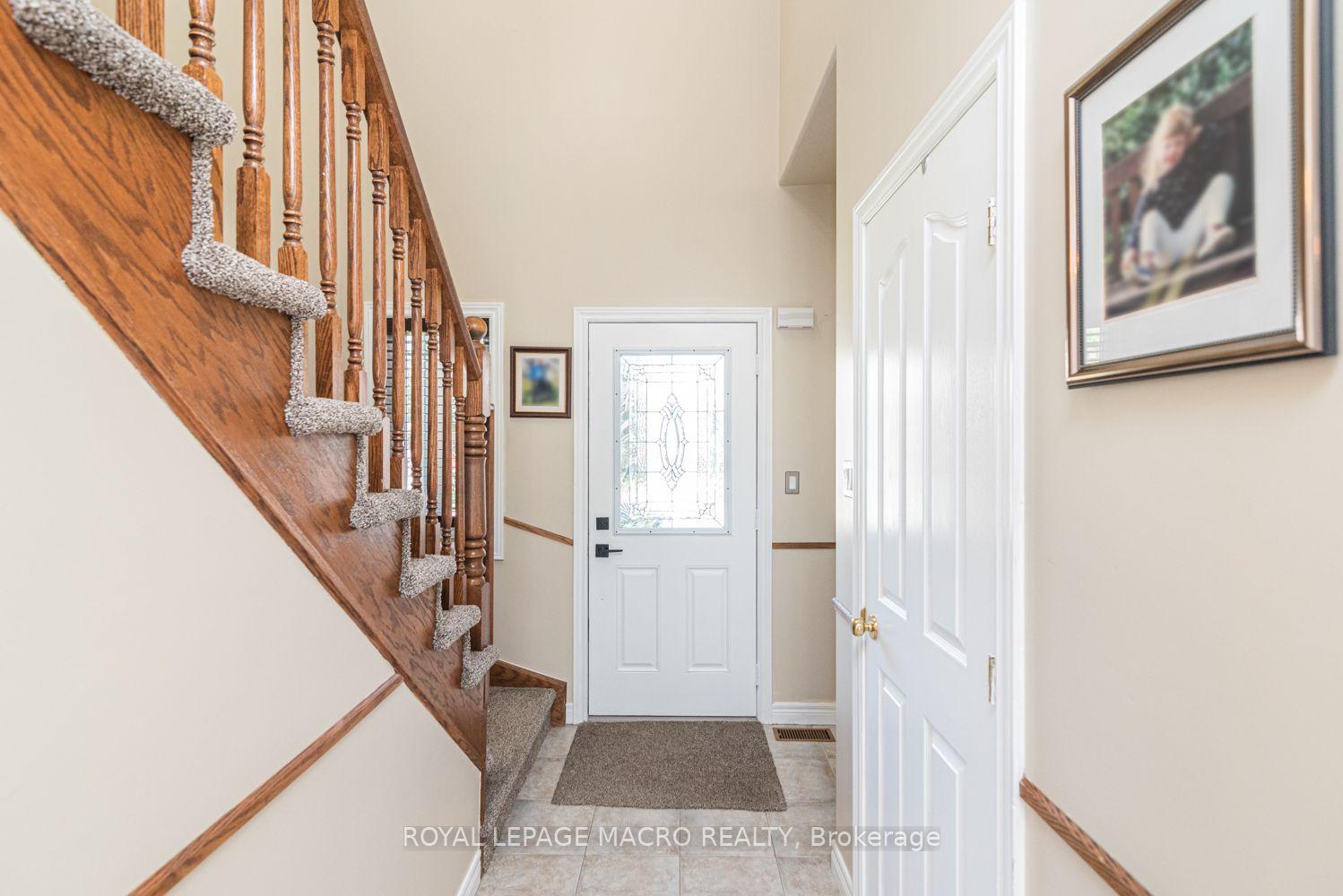 Photo 4 of 102 Willow Lane, Grimsby, Grimsby West — HOMEH