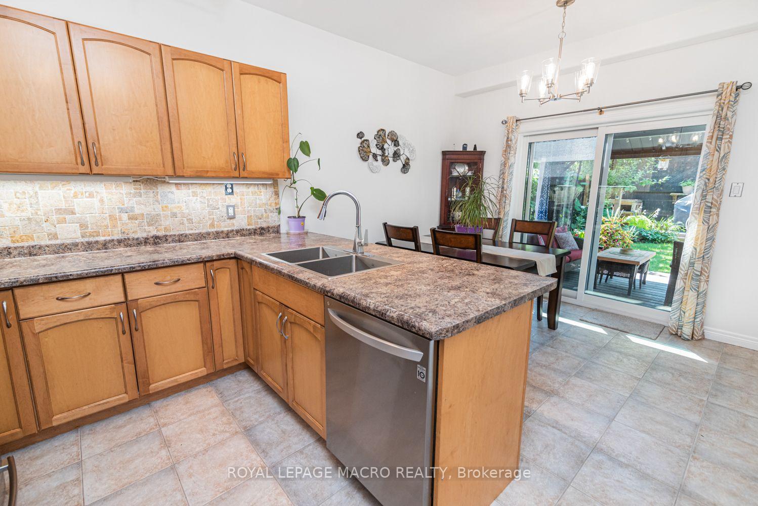 Photo 13 of 102 Willow Lane, Grimsby, Grimsby West — HOMEH