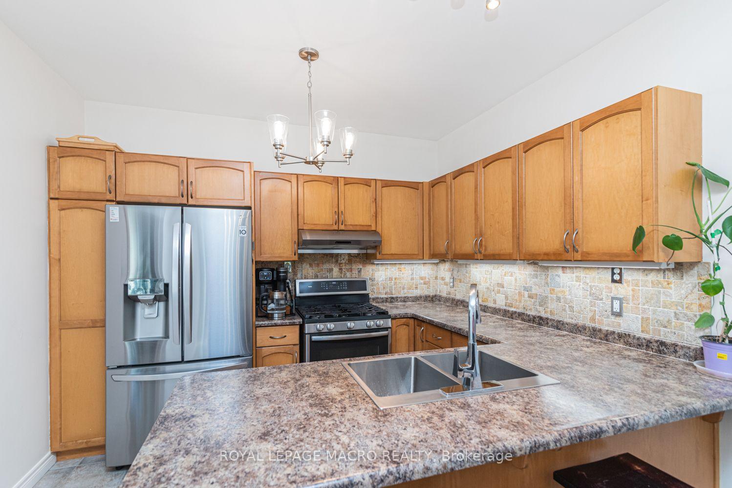 Photo 14 of 102 Willow Lane, Grimsby, Grimsby West — HOMEH