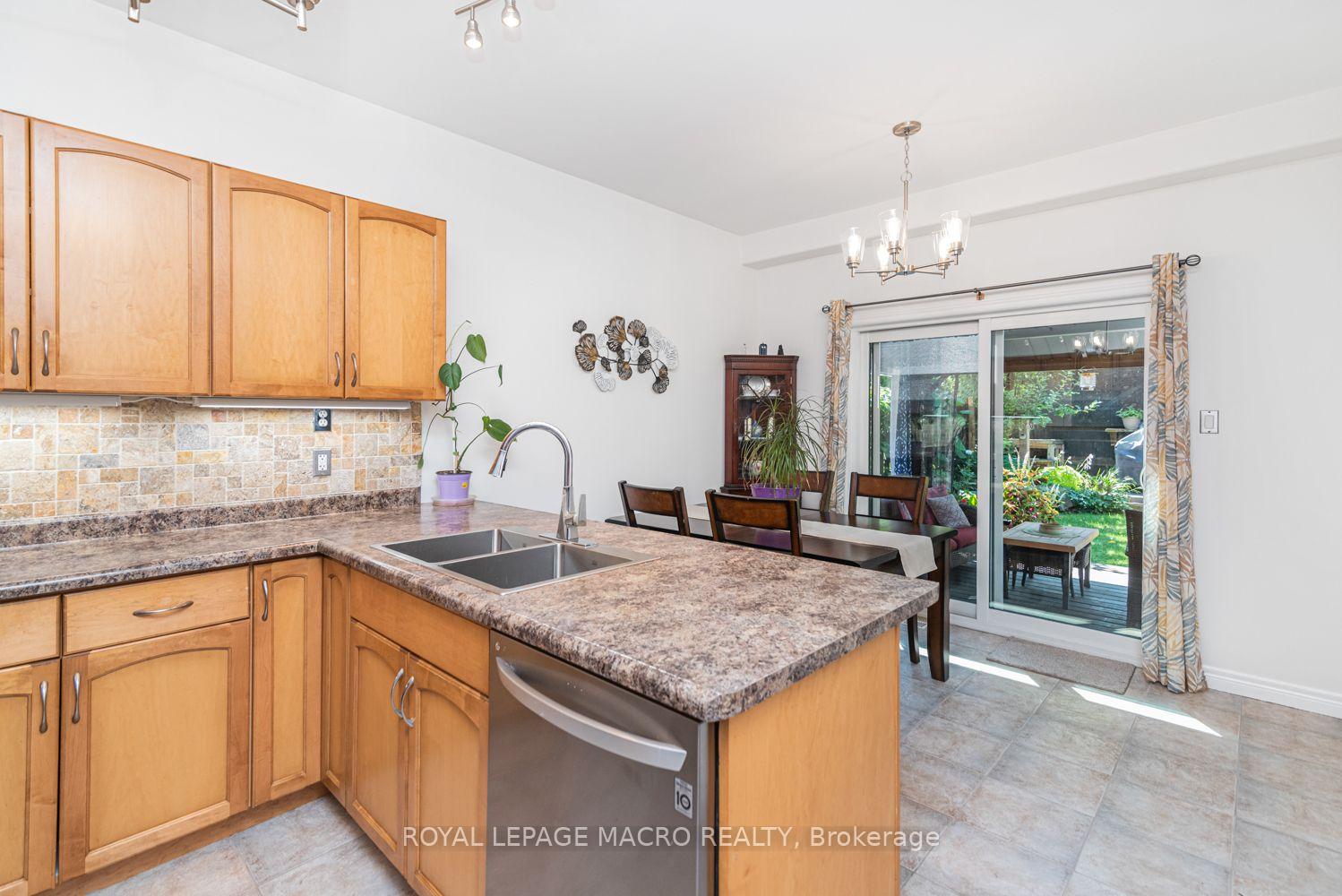 Photo 15 of 102 Willow Lane, Grimsby, Grimsby West — HOMEH