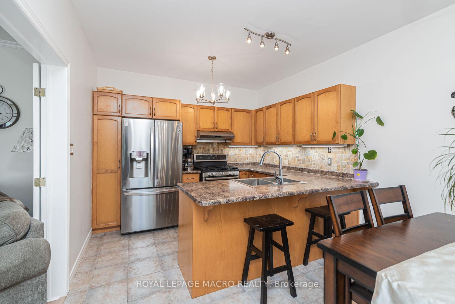 Photo 16 of 102 Willow Lane, Grimsby, Grimsby West — HOMEH