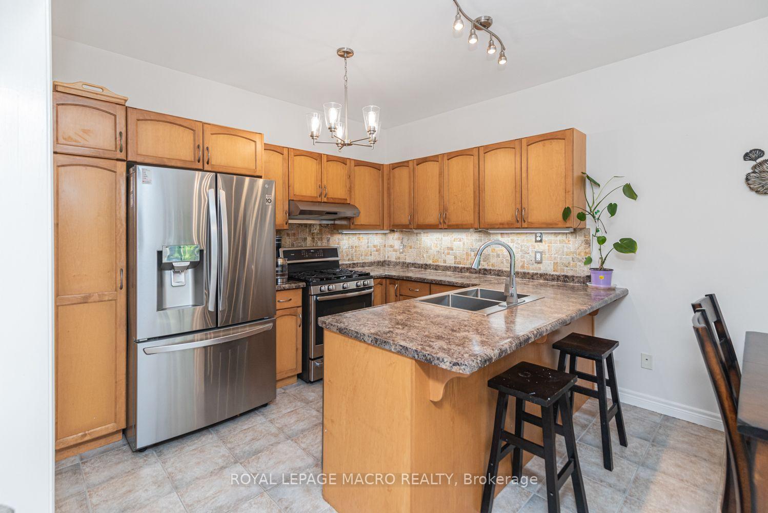 Photo 17 of 102 Willow Lane, Grimsby, Grimsby West — HOMEH