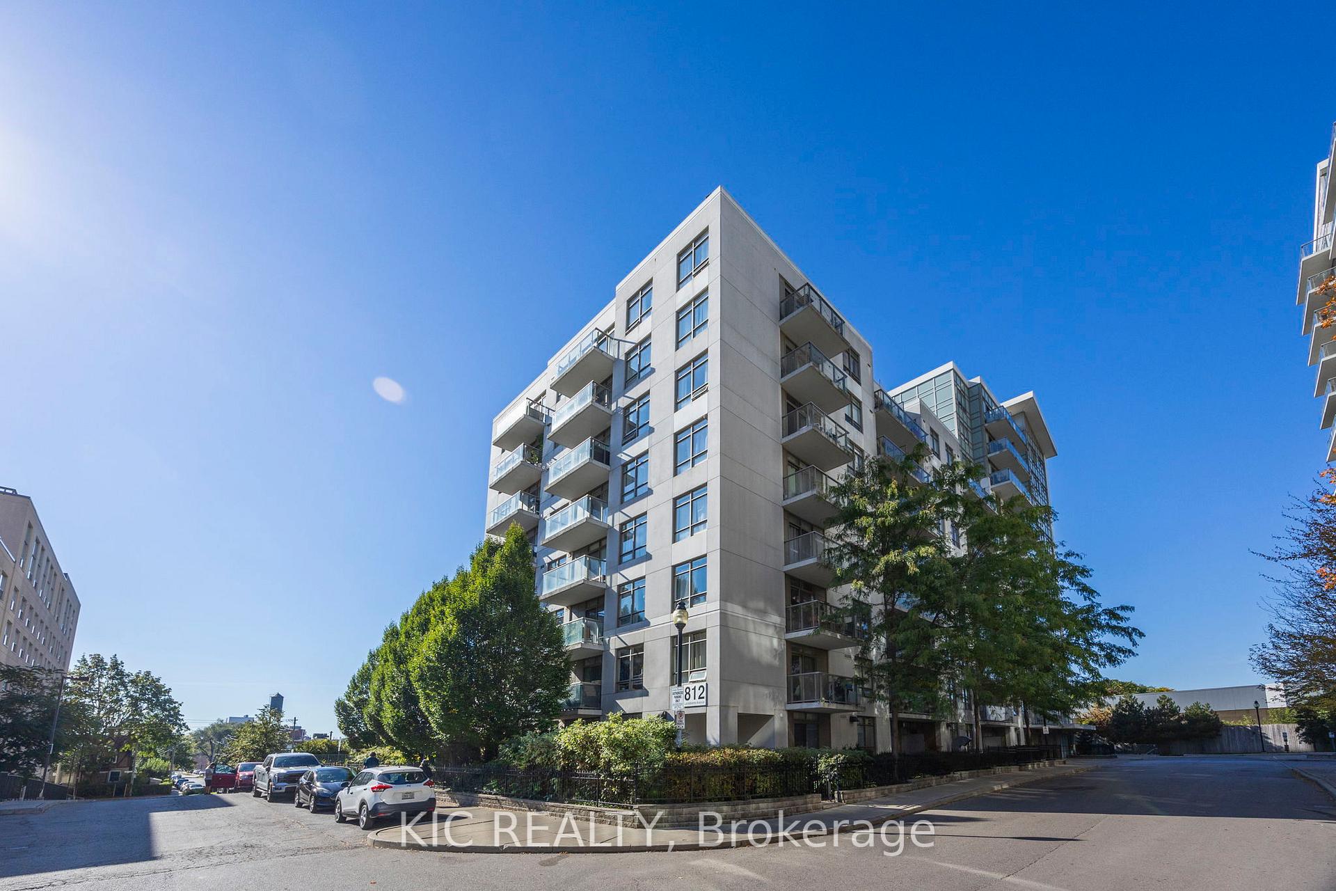 Photo of Unit 901, 812 Lansdowne Avenue