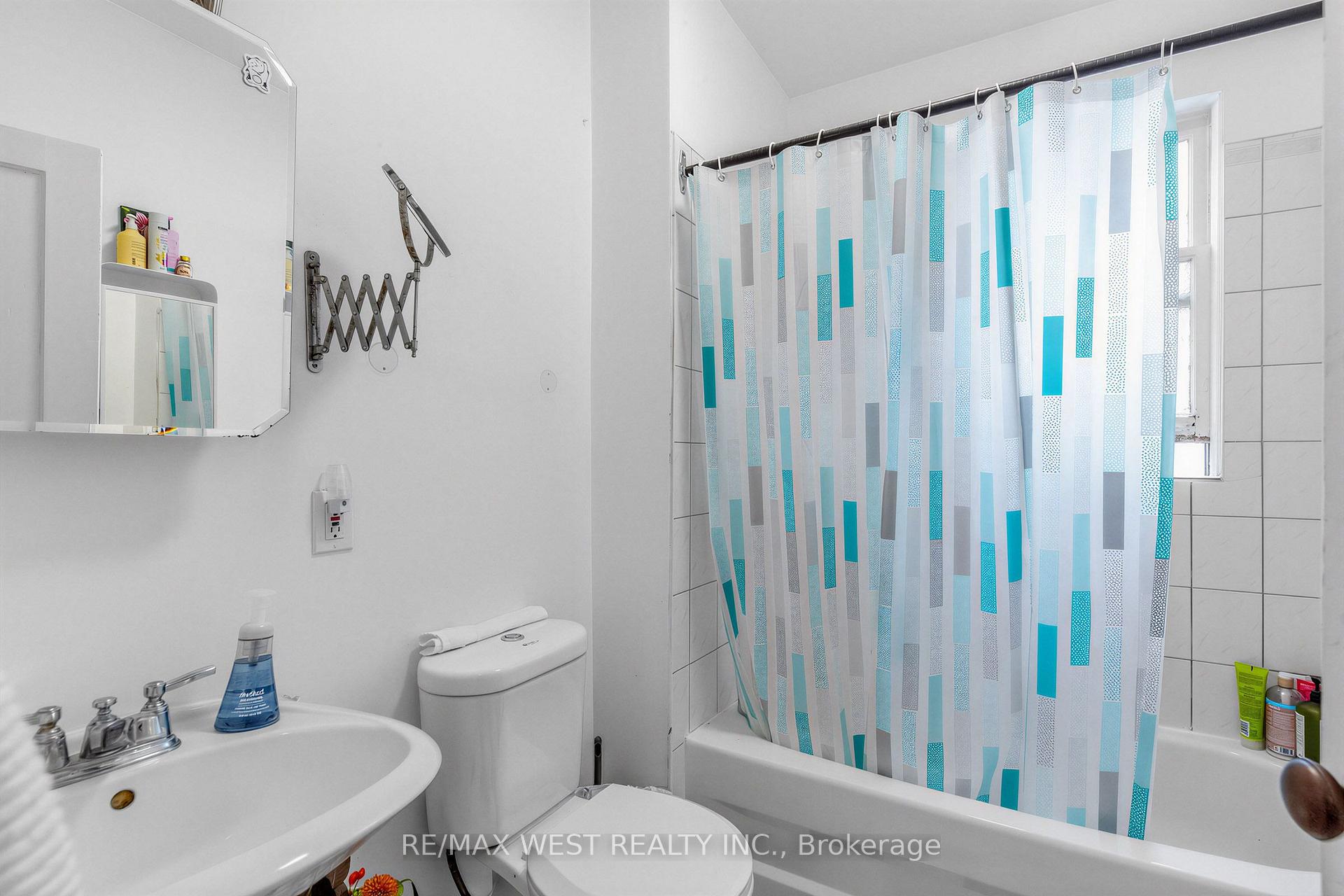 Photo 17 of 284 Lisgar Street, Toronto, Little Portugal — HOMEH