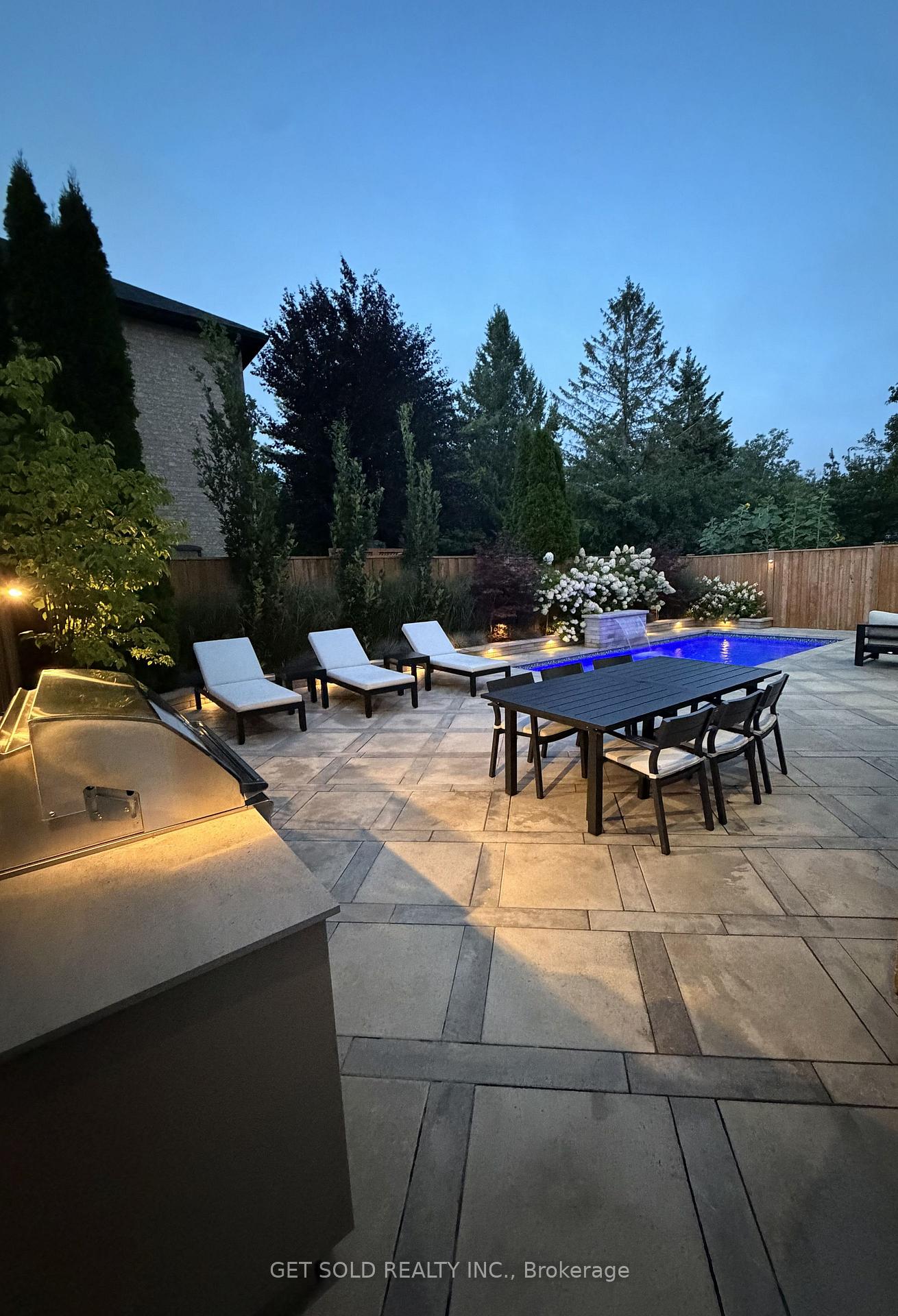 Photo 2 of 10 Coldwater Court, Vaughan, Beverley Glen — HOMEH