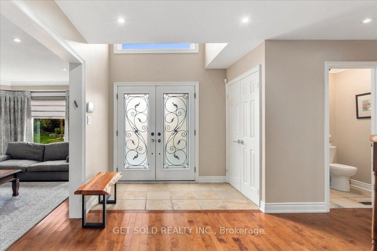 Photo 4 of 10 Coldwater Court, Vaughan, Beverley Glen — HOMEH