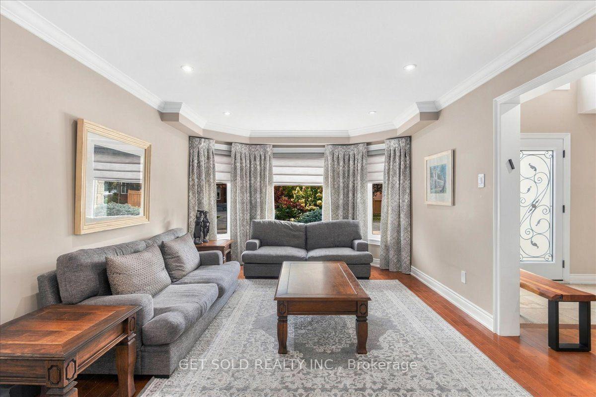 Photo 6 of 10 Coldwater Court, Vaughan, Beverley Glen — HOMEH