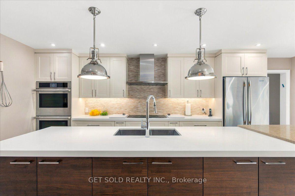 Photo 8 of 10 Coldwater Court, Vaughan, Beverley Glen — HOMEH
