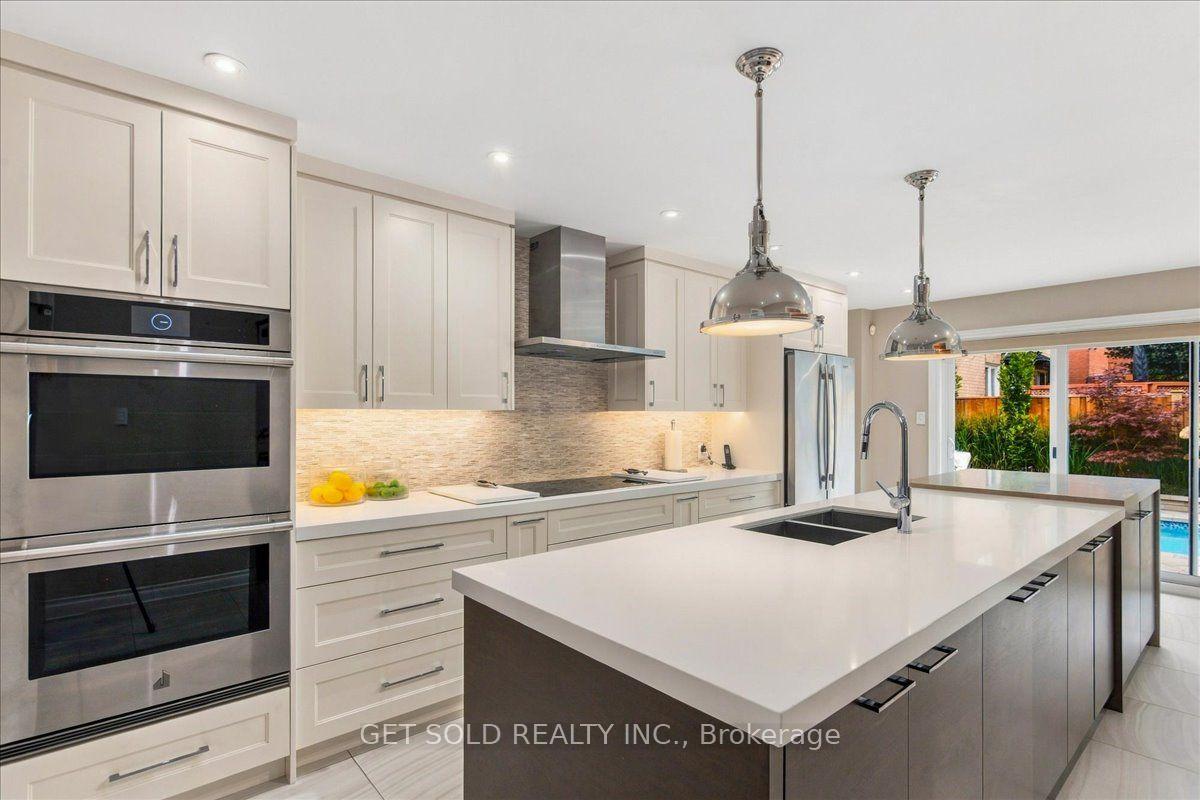 Photo 9 of 10 Coldwater Court, Vaughan, Beverley Glen — HOMEH