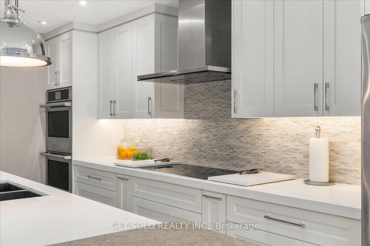 Photo 11 of 10 Coldwater Court, Vaughan, Beverley Glen — HOMEH