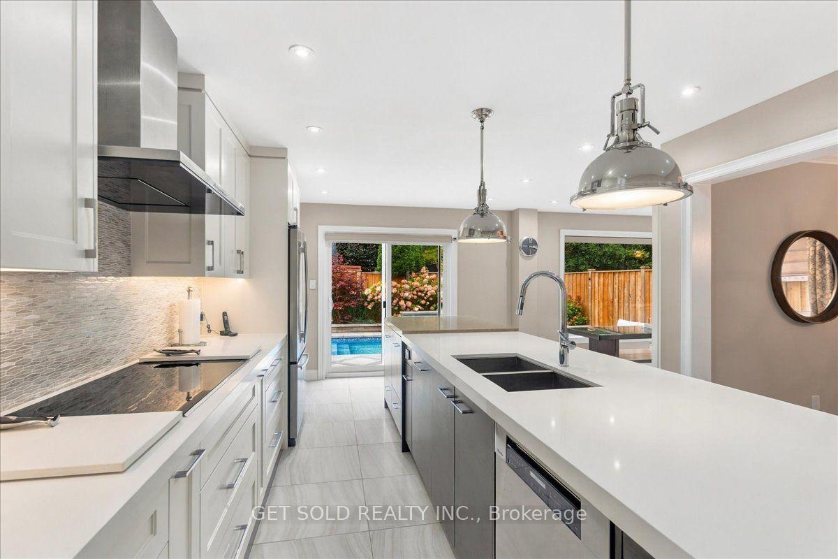Photo 12 of 10 Coldwater Court, Vaughan, Beverley Glen — HOMEH