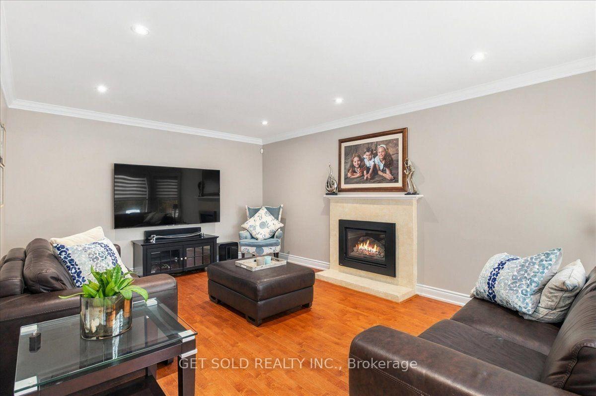 Photo 14 of 10 Coldwater Court, Vaughan, Beverley Glen — HOMEH