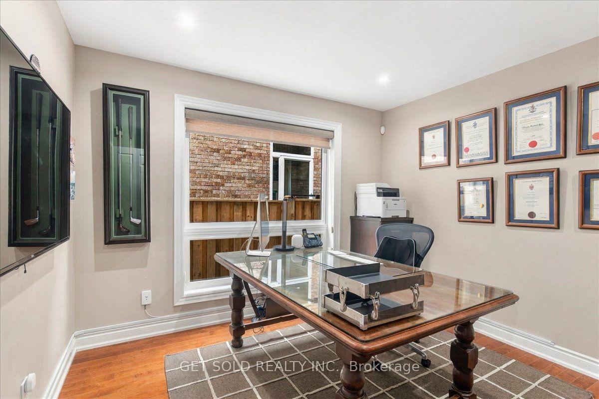 Photo 15 of 10 Coldwater Court, Vaughan, Beverley Glen — HOMEH