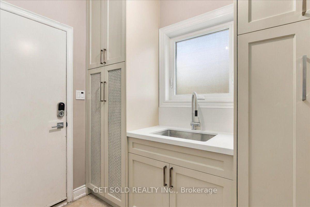 Photo 17 of 10 Coldwater Court, Vaughan, Beverley Glen — HOMEH