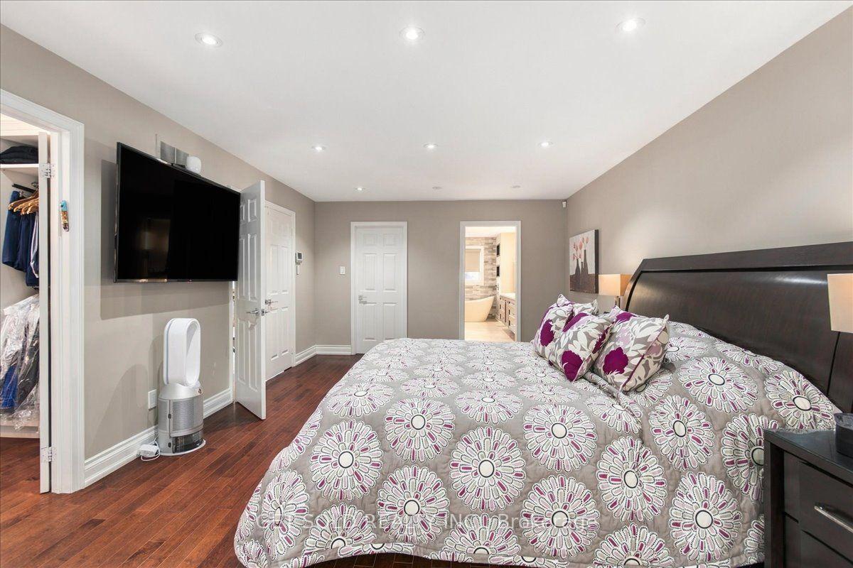 Photo 21 of 10 Coldwater Court, Vaughan, Beverley Glen — HOMEH