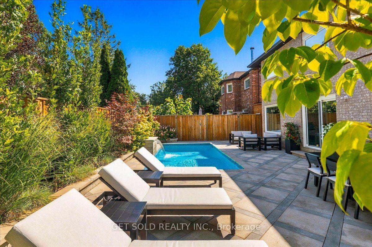 Photo 43 of 10 Coldwater Court, Vaughan, Beverley Glen — HOMEH