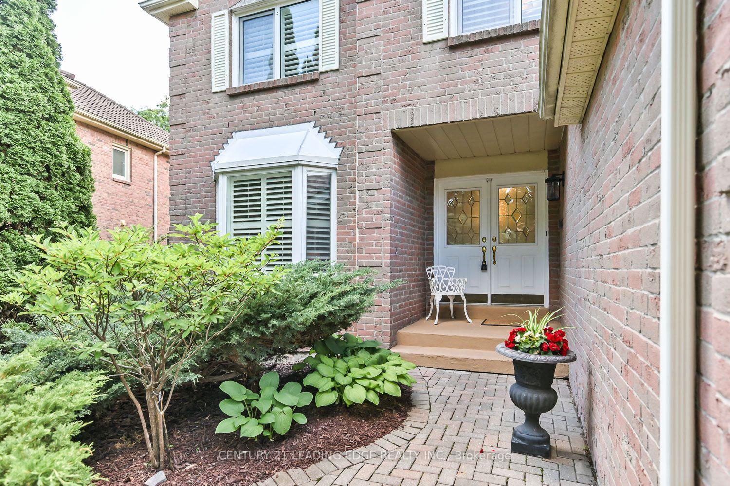 Photo 3 of 14 Montrose Crescent, Markham, Unionville — HOMEH