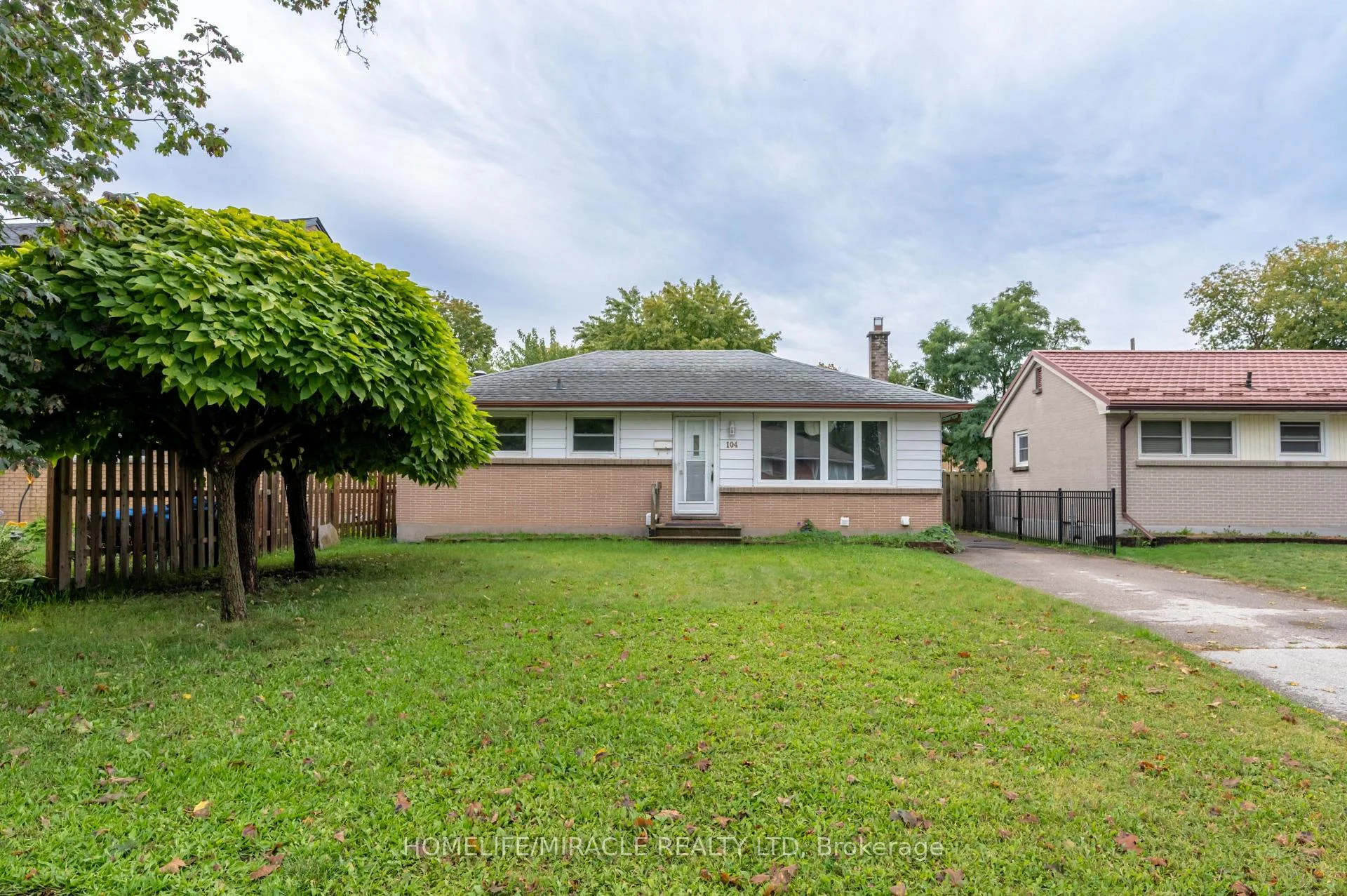 Photo 3 of 104 Queenston Crescent, London, East O — HOMEH