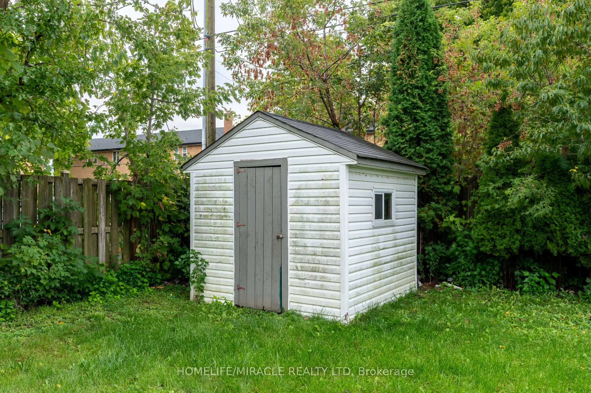 Photo 8 of 104 Queenston Crescent, London, East O — HOMEH
