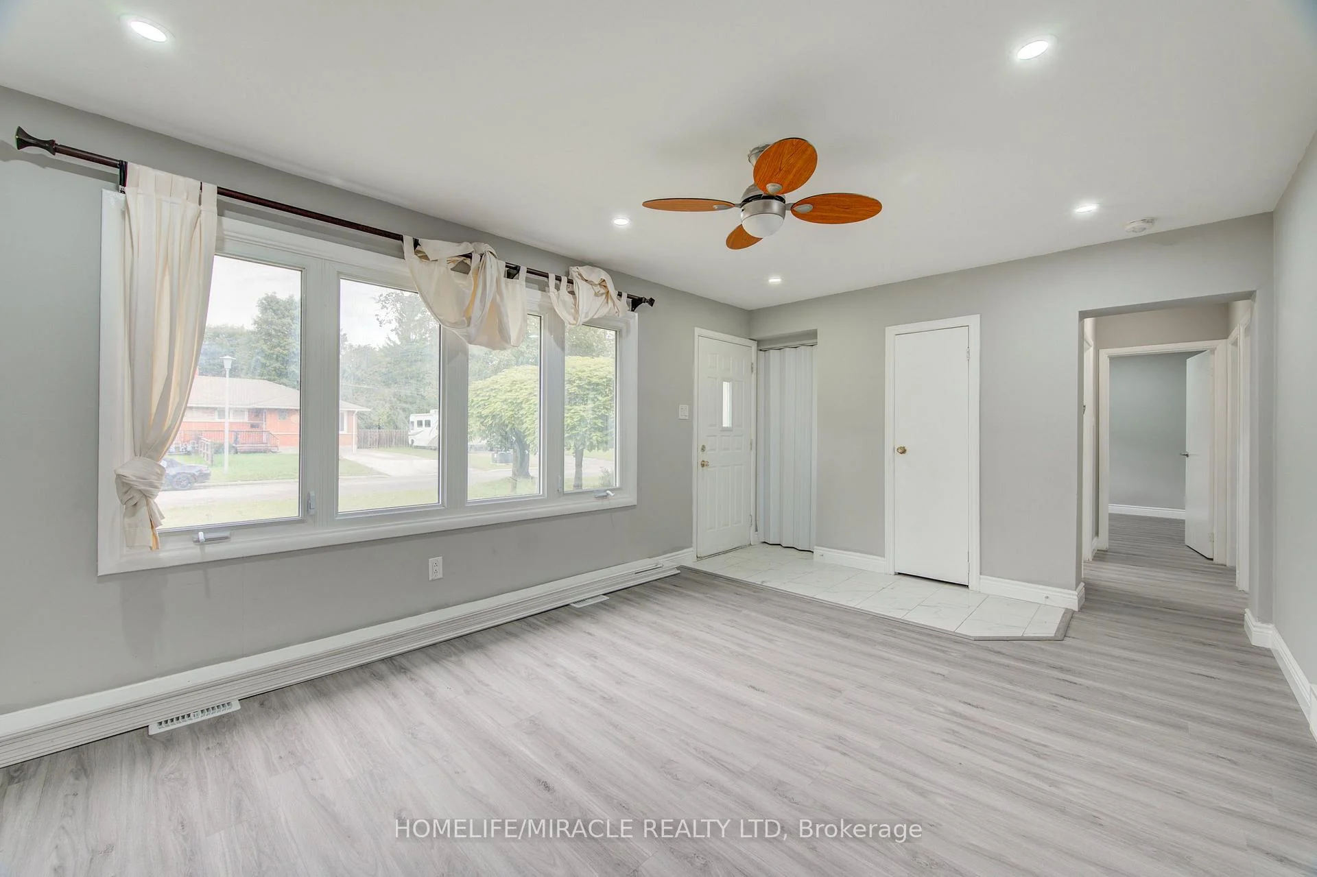 Photo 11 of 104 Queenston Crescent, London, East O — HOMEH