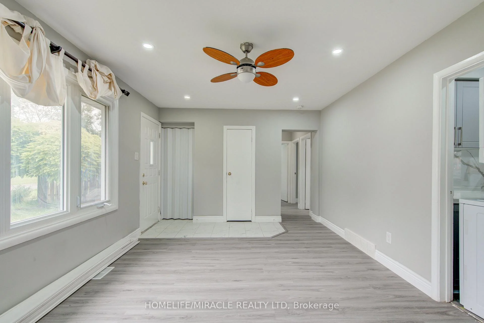 Photo 12 of 104 Queenston Crescent, London, East O — HOMEH