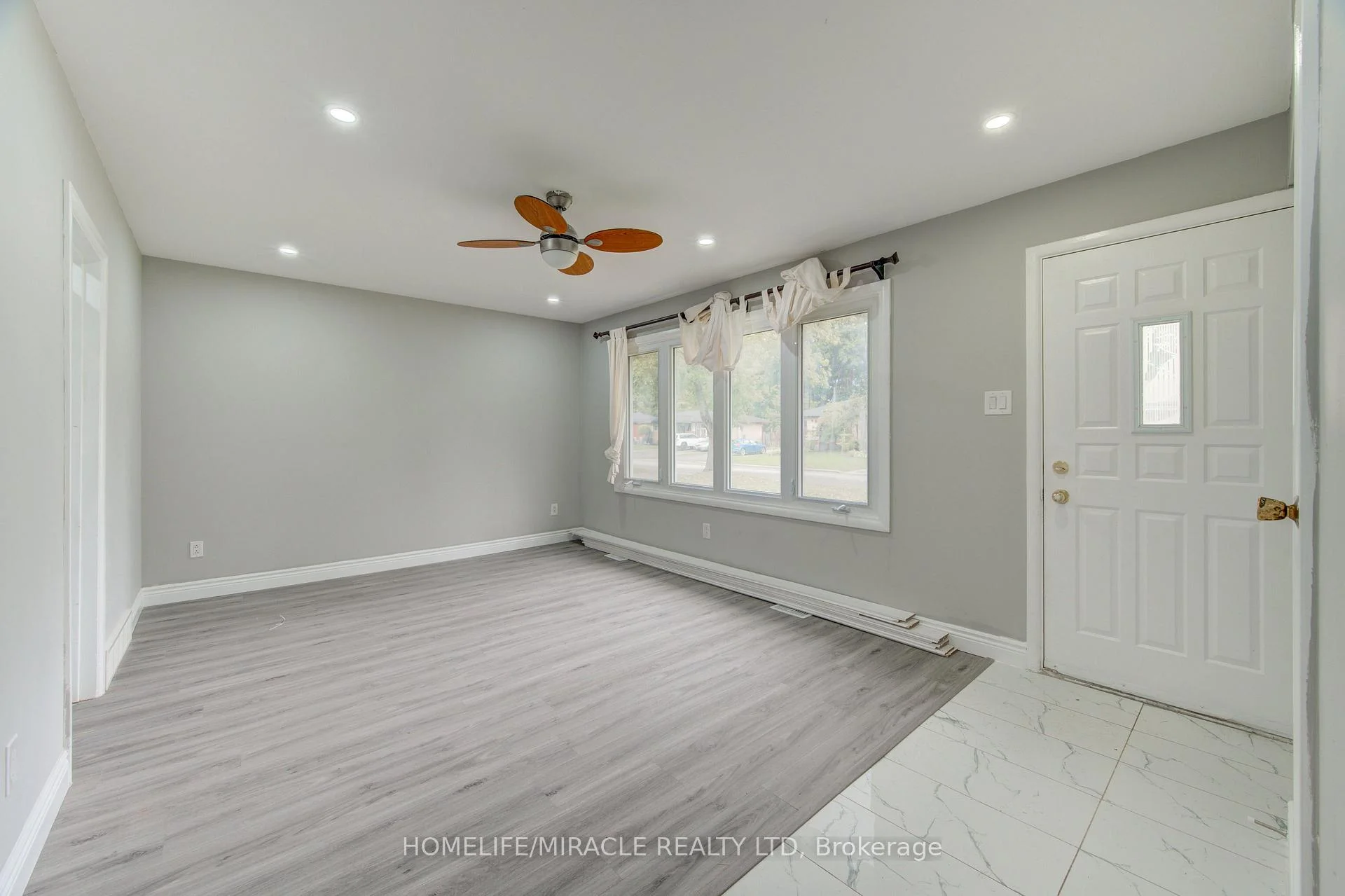 Photo 15 of 104 Queenston Crescent, London, East O — HOMEH