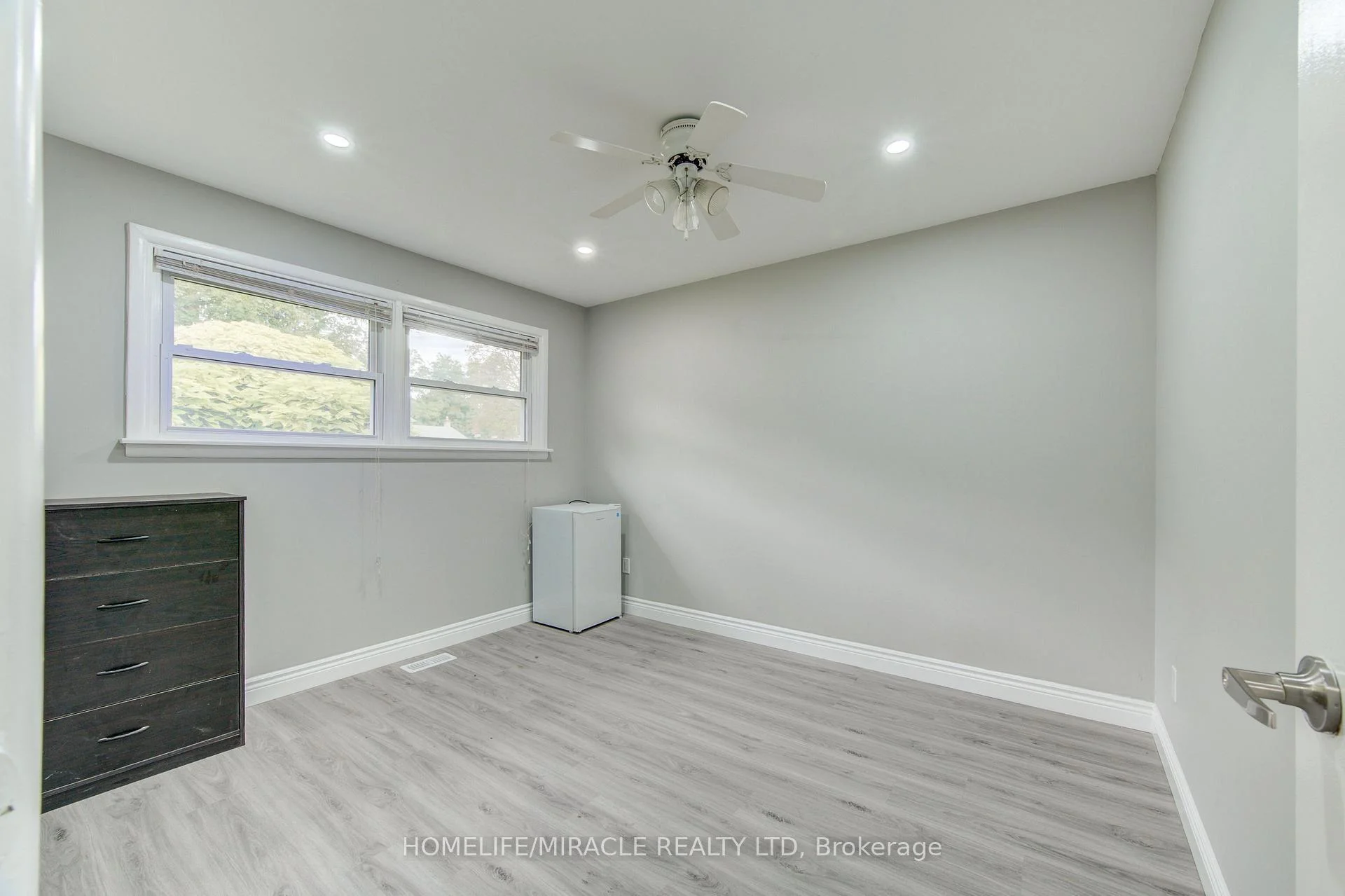 Photo 19 of 104 Queenston Crescent, London, East O — HOMEH