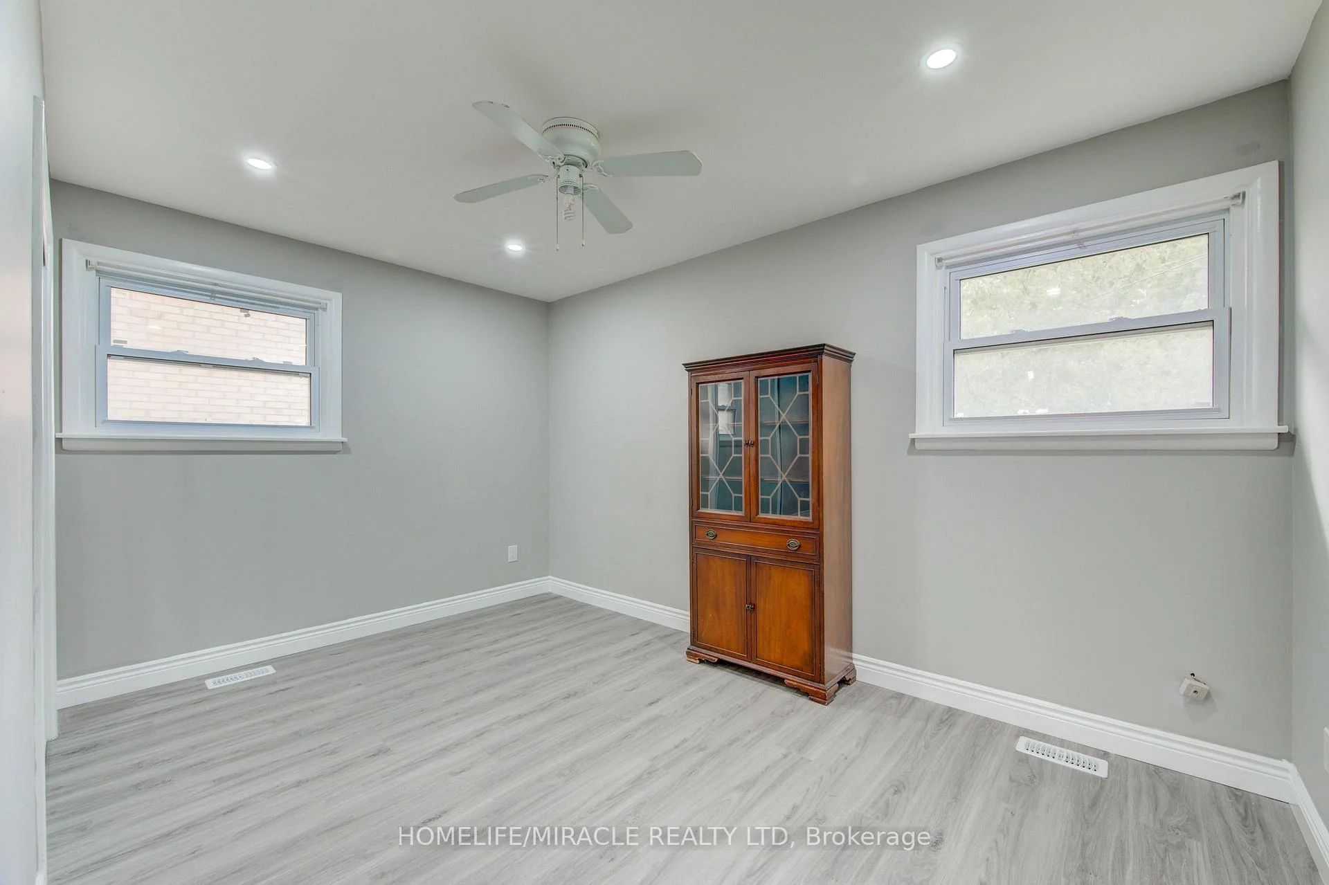 Photo 21 of 104 Queenston Crescent, London, East O — HOMEH