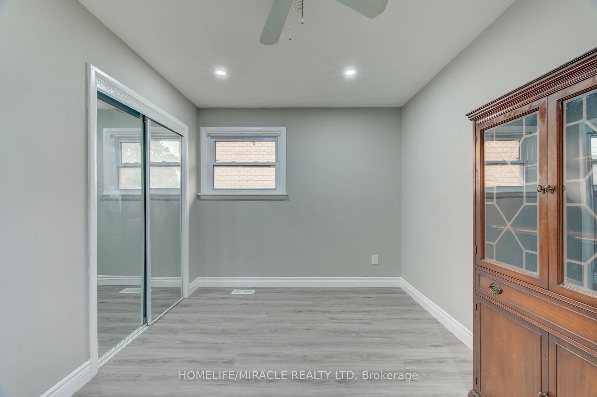 Photo 22 of 104 Queenston Crescent, London, East O — HOMEH