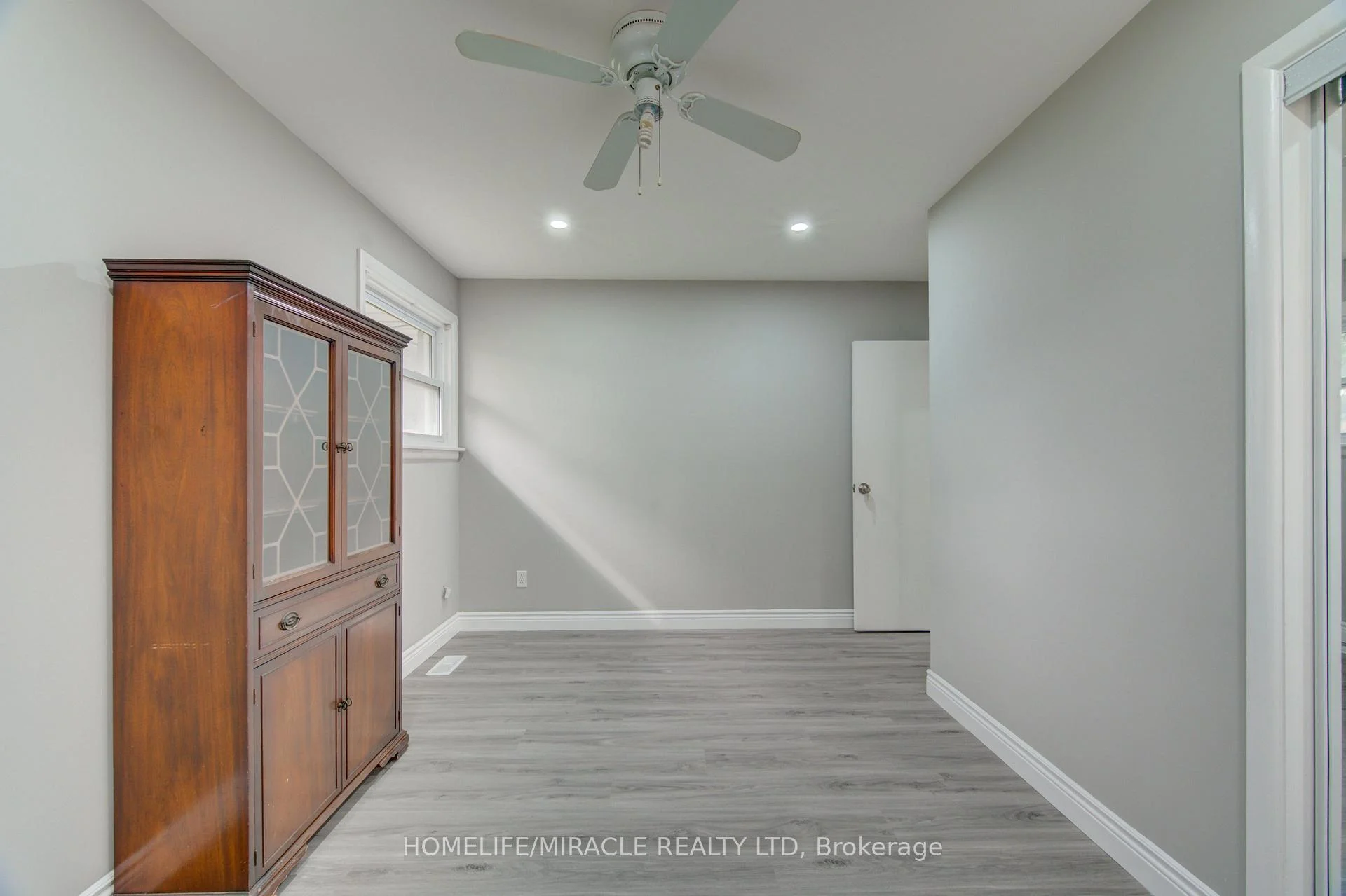 Photo 23 of 104 Queenston Crescent, London, East O — HOMEH
