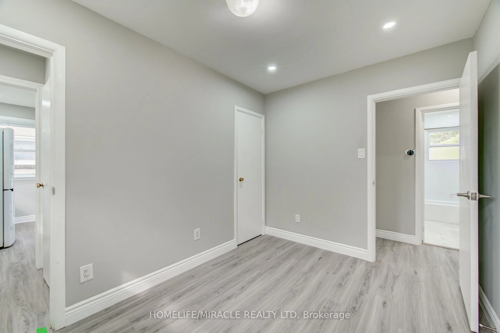 Photo 25 of 104 Queenston Crescent, London, East O — HOMEH