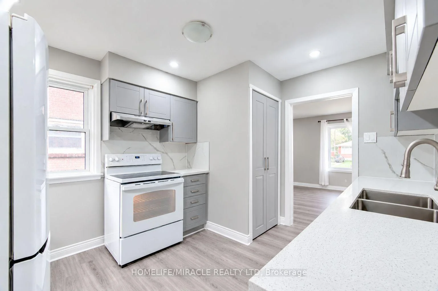 Photo 27 of 104 Queenston Crescent, London, East O — HOMEH