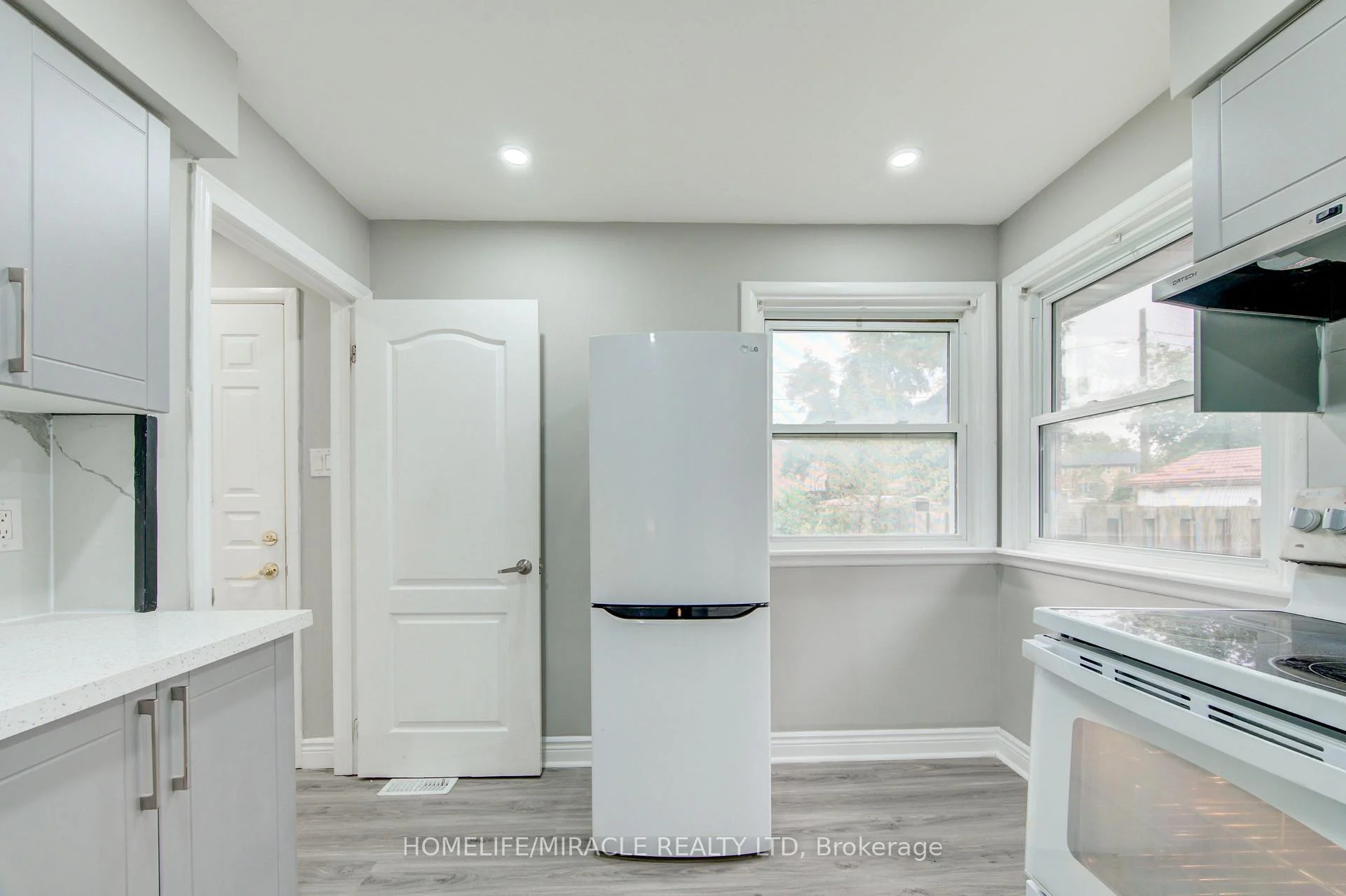 Photo 28 of 104 Queenston Crescent, London, East O — HOMEH
