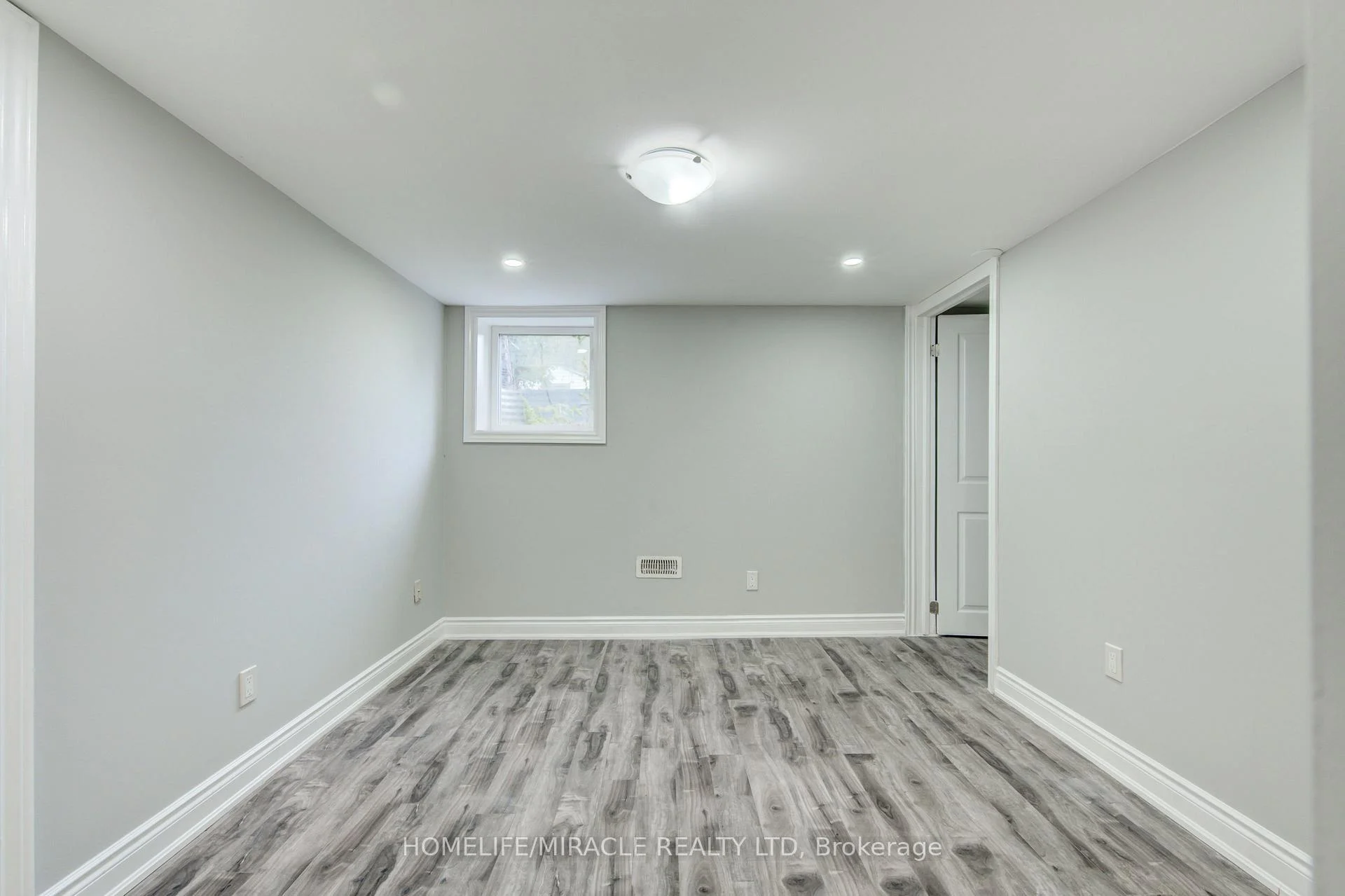 Photo 30 of 104 Queenston Crescent, London, East O — HOMEH