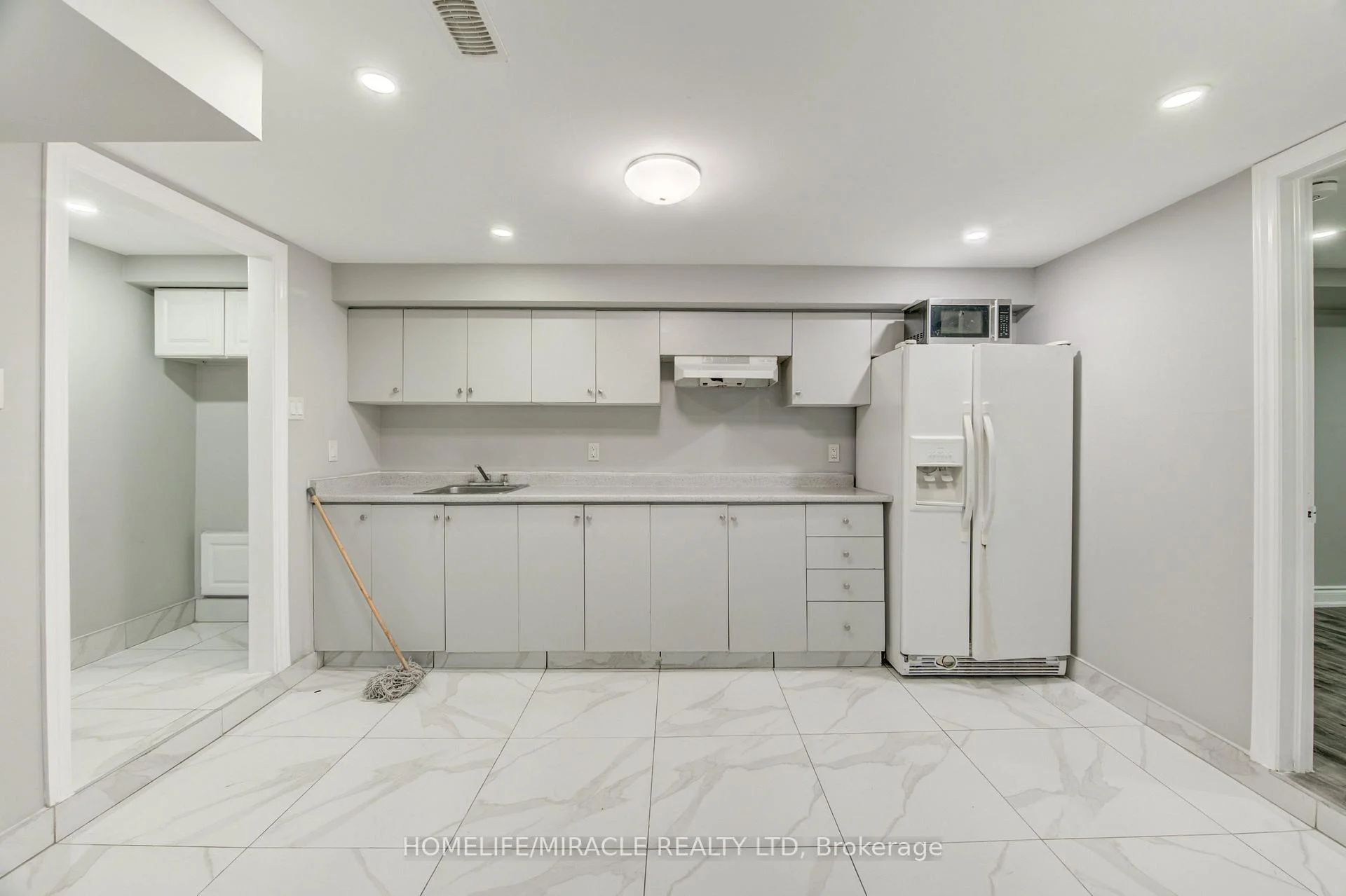 Photo 32 of 104 Queenston Crescent, London, East O — HOMEH