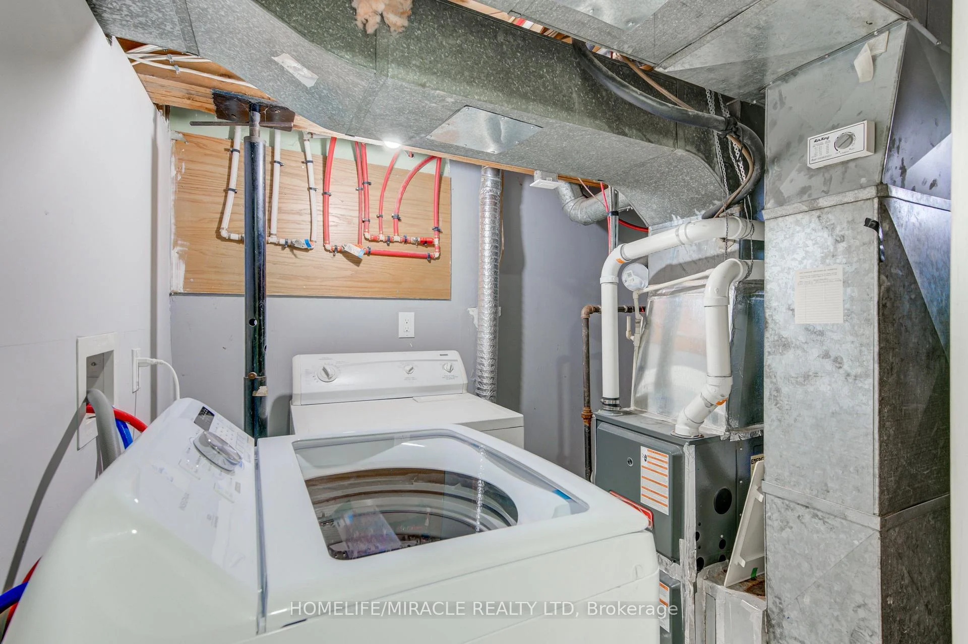 Photo 33 of 104 Queenston Crescent, London, East O — HOMEH