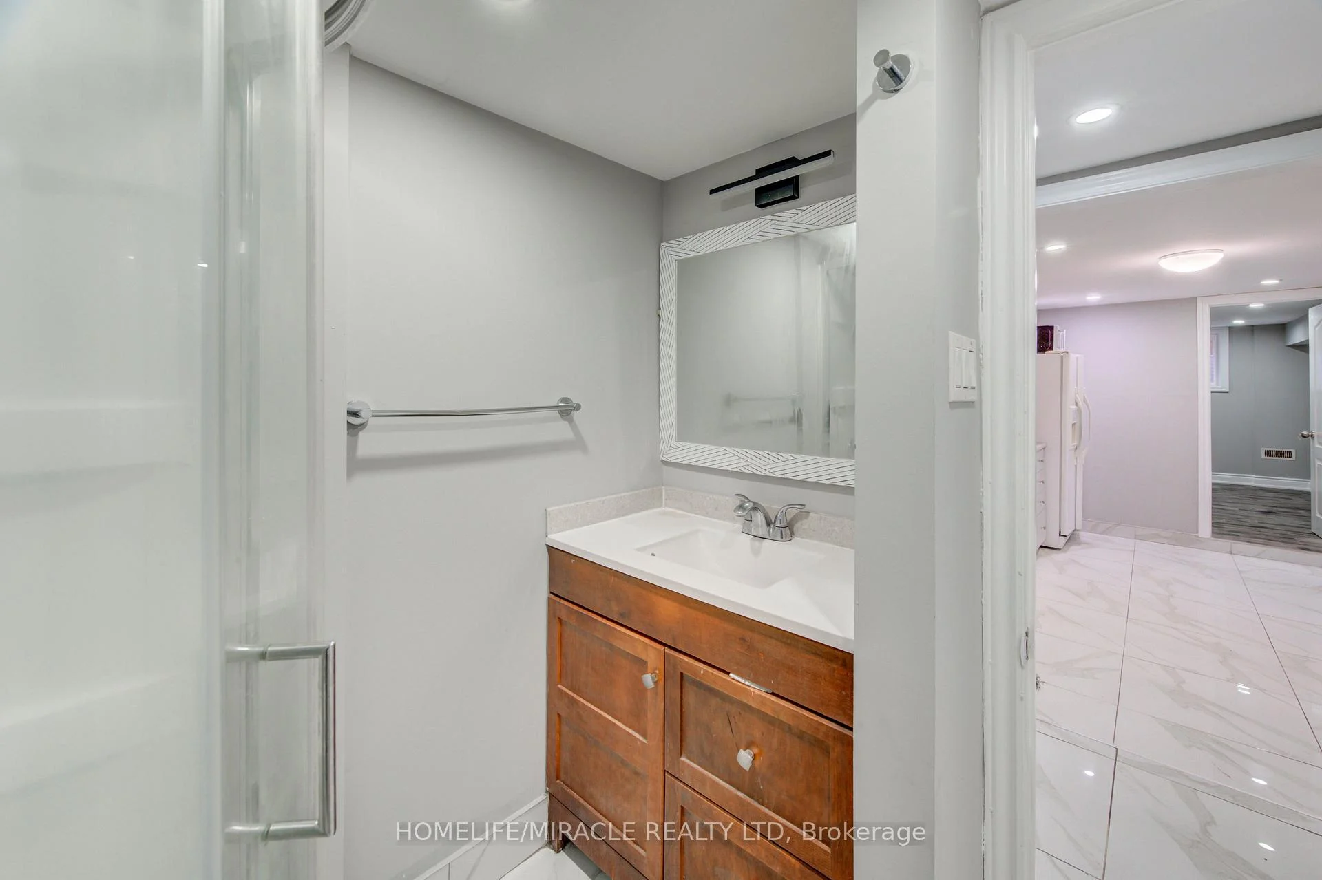 Photo 34 of 104 Queenston Crescent, London, East O — HOMEH
