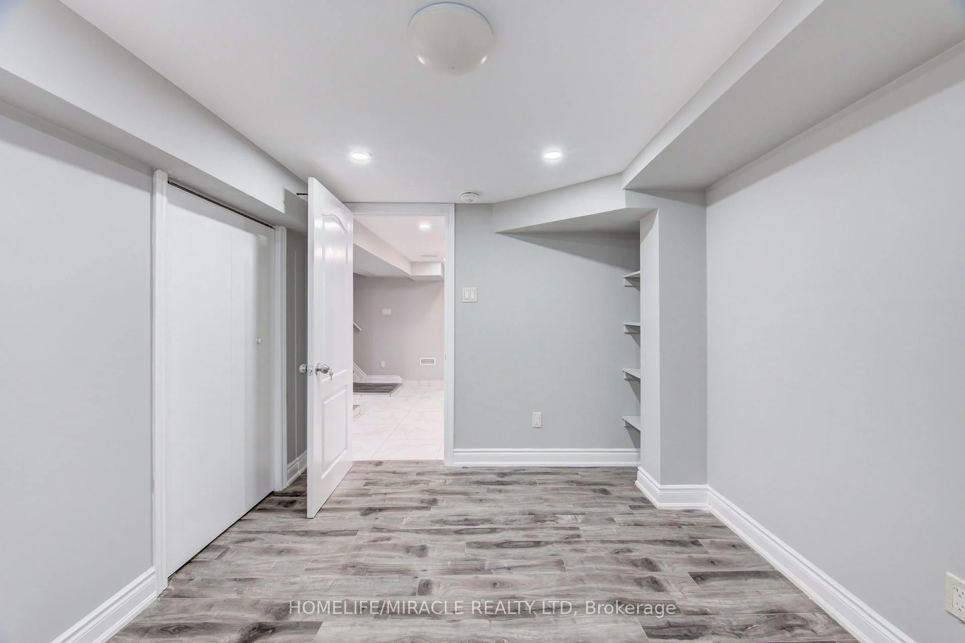 Photo 37 of 104 Queenston Crescent, London, East O — HOMEH