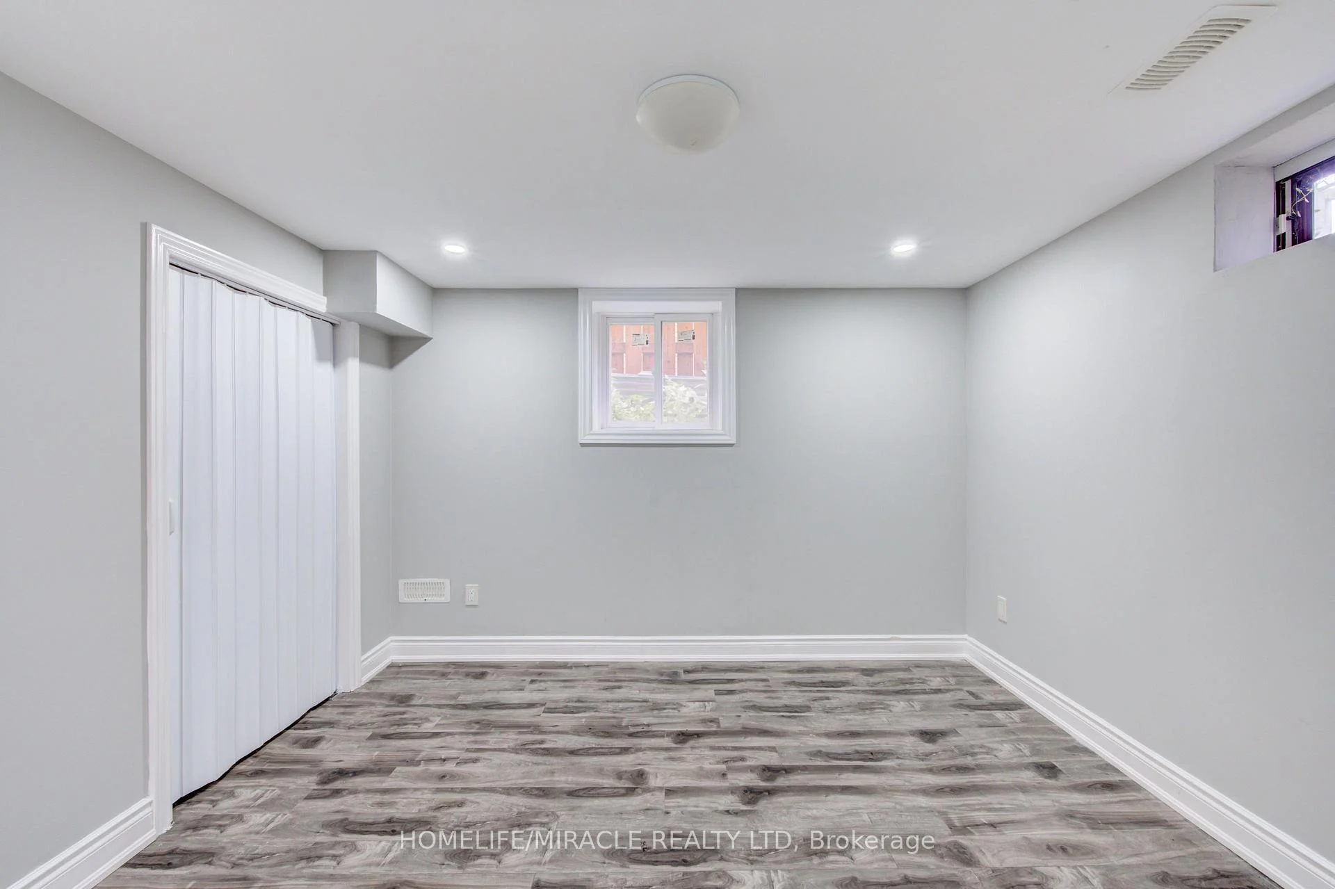 Photo 38 of 104 Queenston Crescent, London, East O — HOMEH