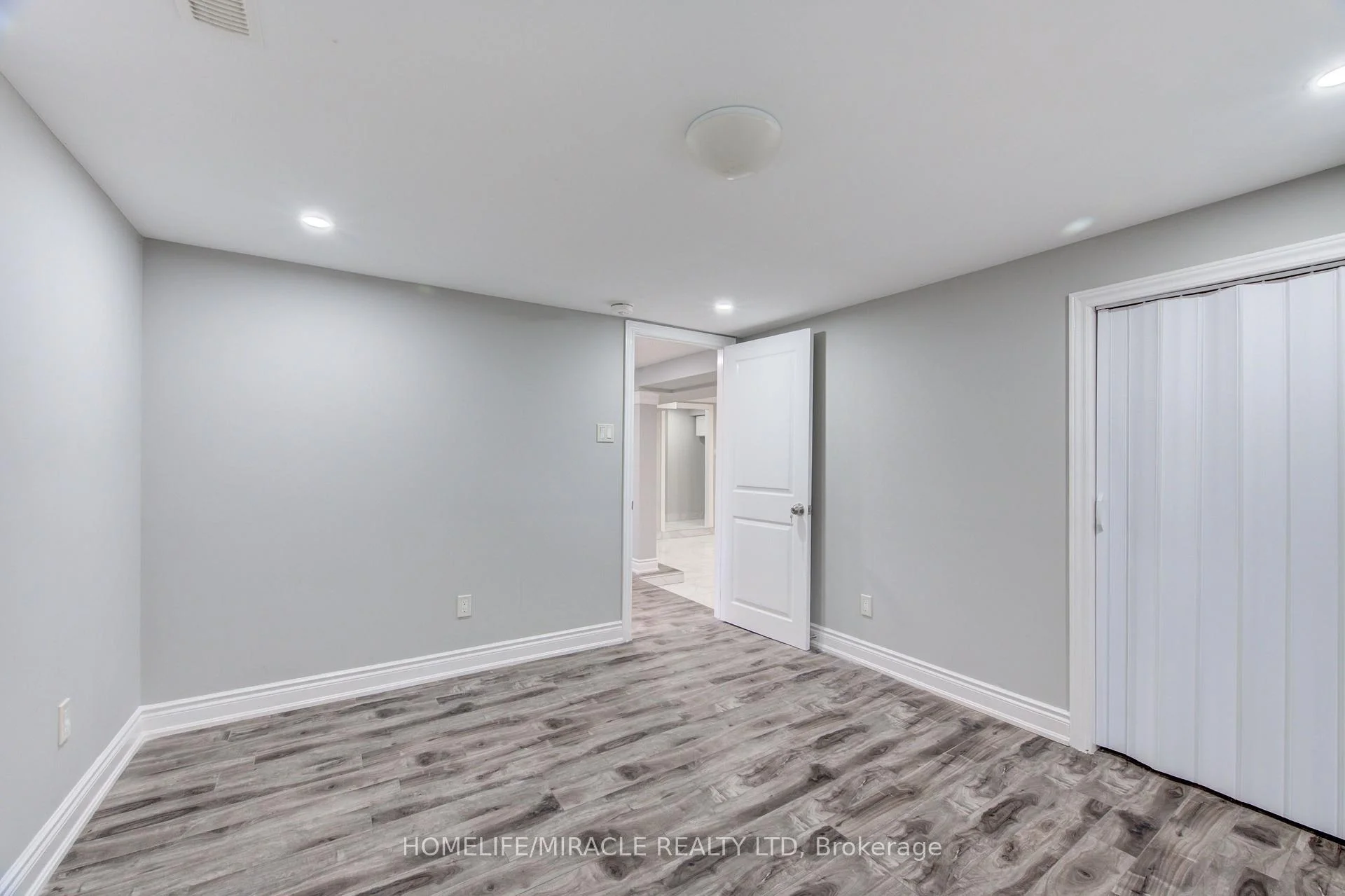 Photo 39 of 104 Queenston Crescent, London, East O — HOMEH